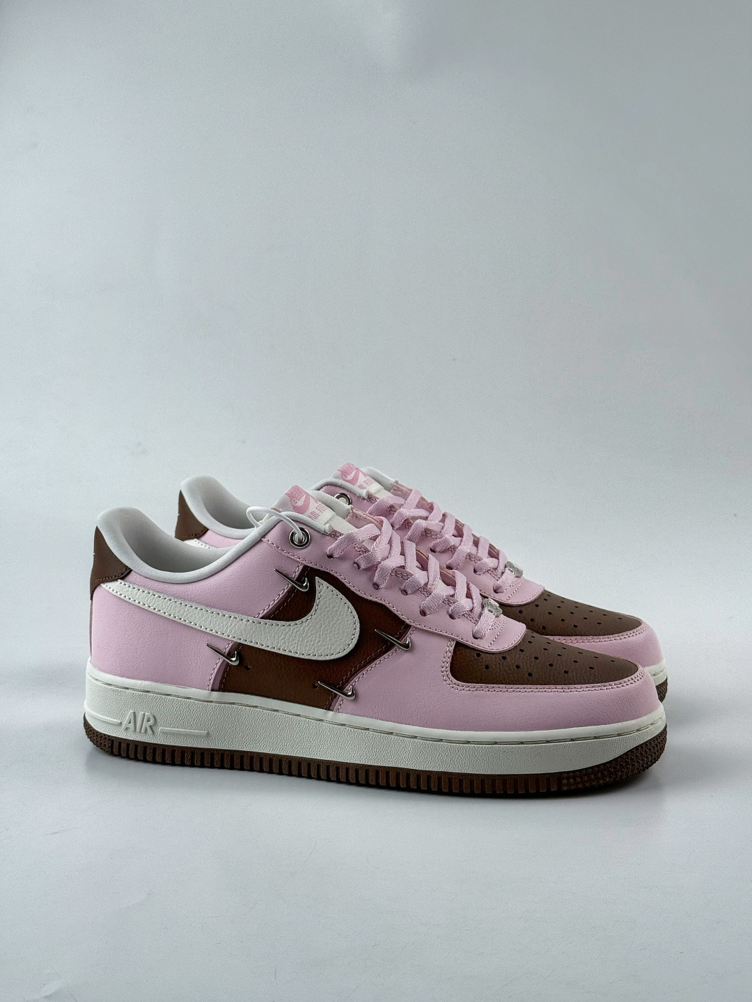 Nike Air Force 1 Low 07 粉棕白四小勾 IO7595-211