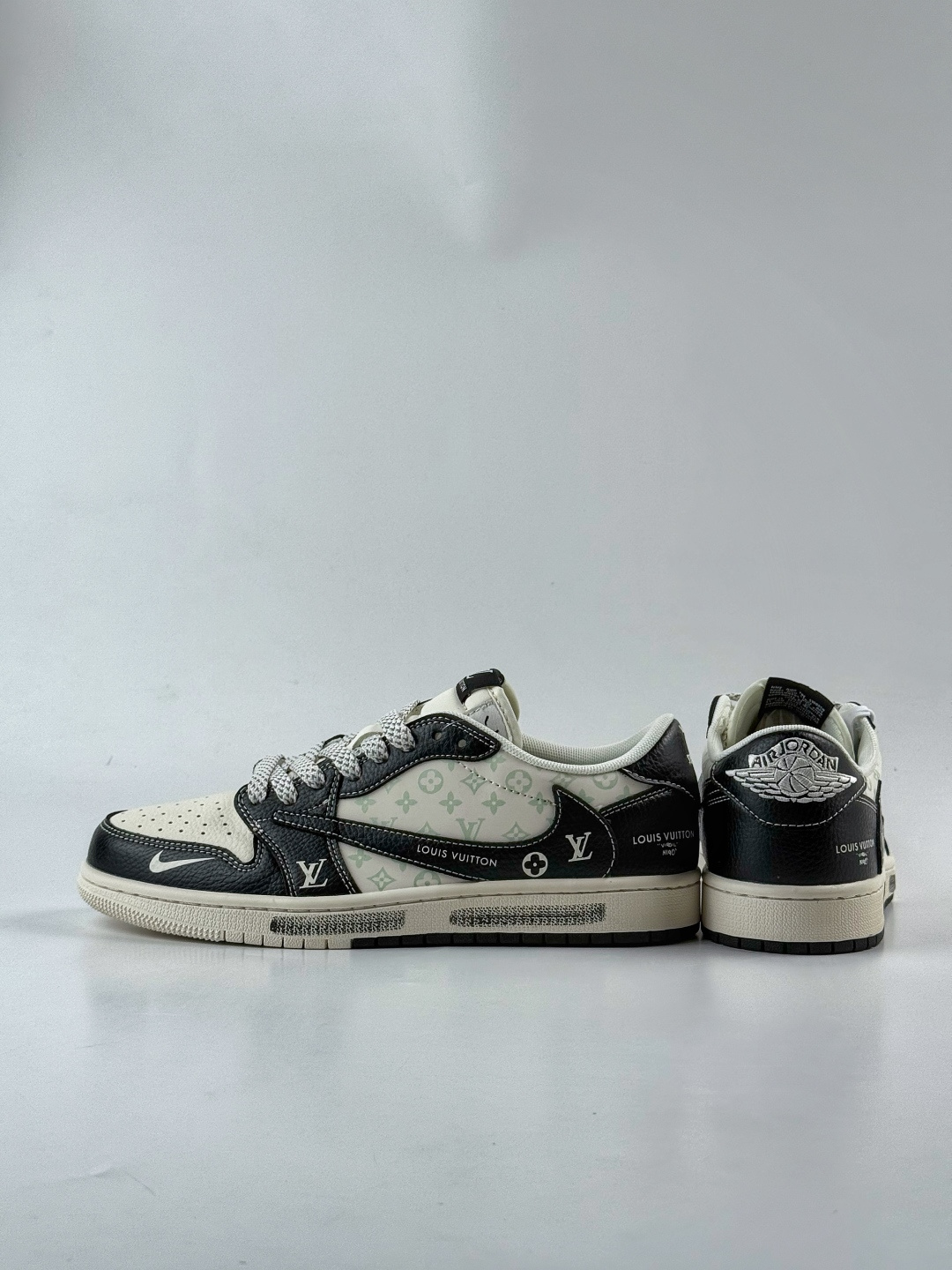 Travis Scott x Nike Air Jordan 1 Low x Louis Vuitton Air Jordan 1 Low 反转黑白小勾满天星倒钩纯原版本 CX5050-Y29