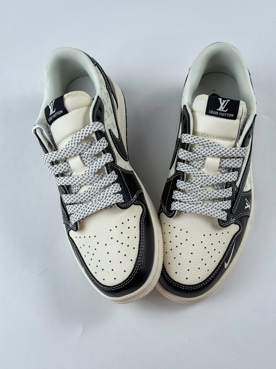 Travis Scott x Nike Air Jordan 1 Low x Louis Vuitton Air Jordan 1 Low 反转黑白小勾满天星倒钩纯原版本 CX5050-Y29