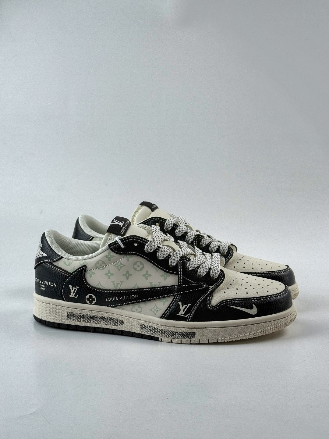 Travis Scott x Nike Air Jordan 1 Low x Louis Vuitton Air Jordan 1 Low 反转黑白小勾满天星倒钩纯原版本 CX5050-Y29