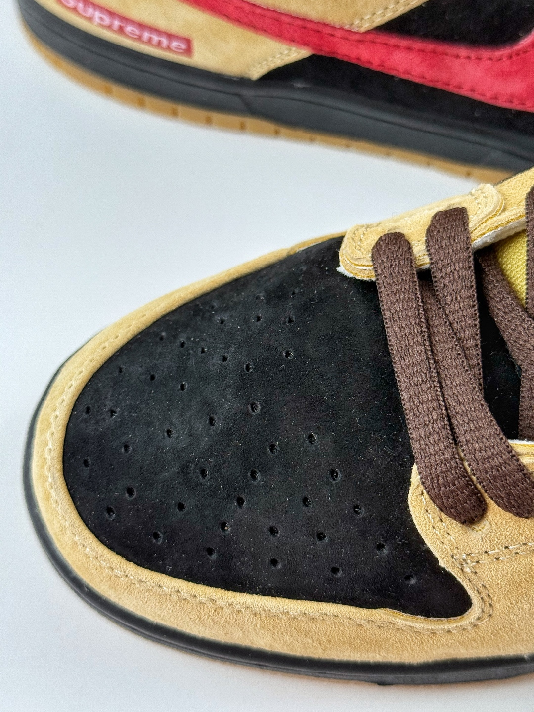 NIKE SB Dunk Low Pro 黄黑红 BQ6817-204