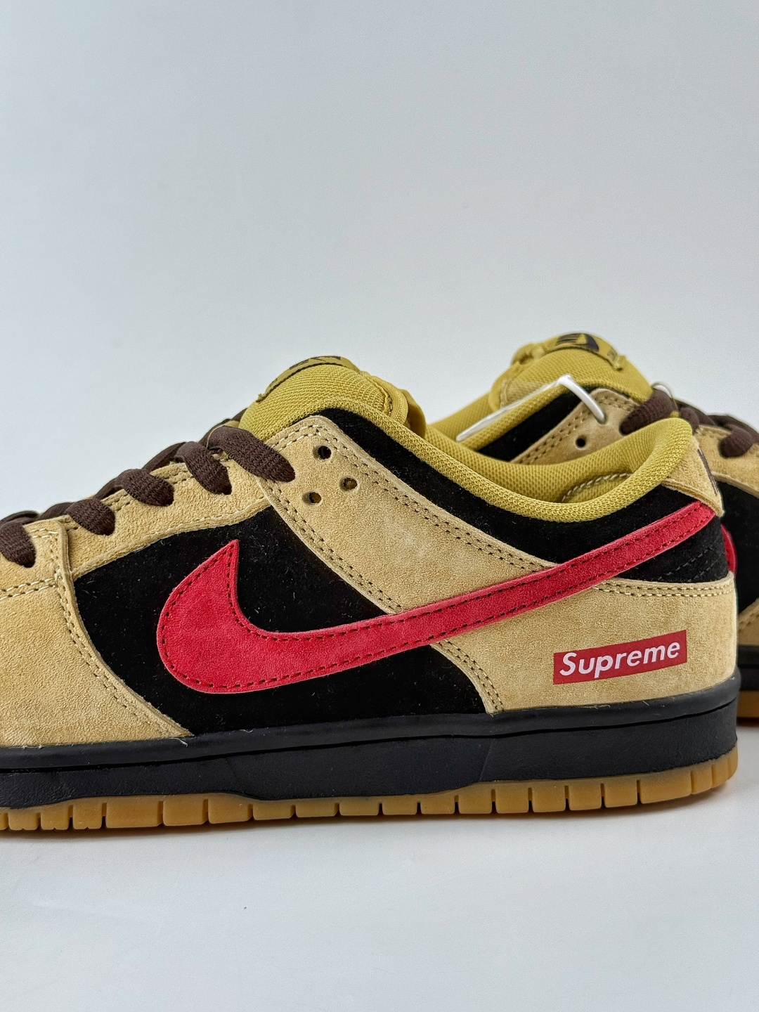 NIKE SB Dunk Low Pro 黄黑红 BQ6817-204