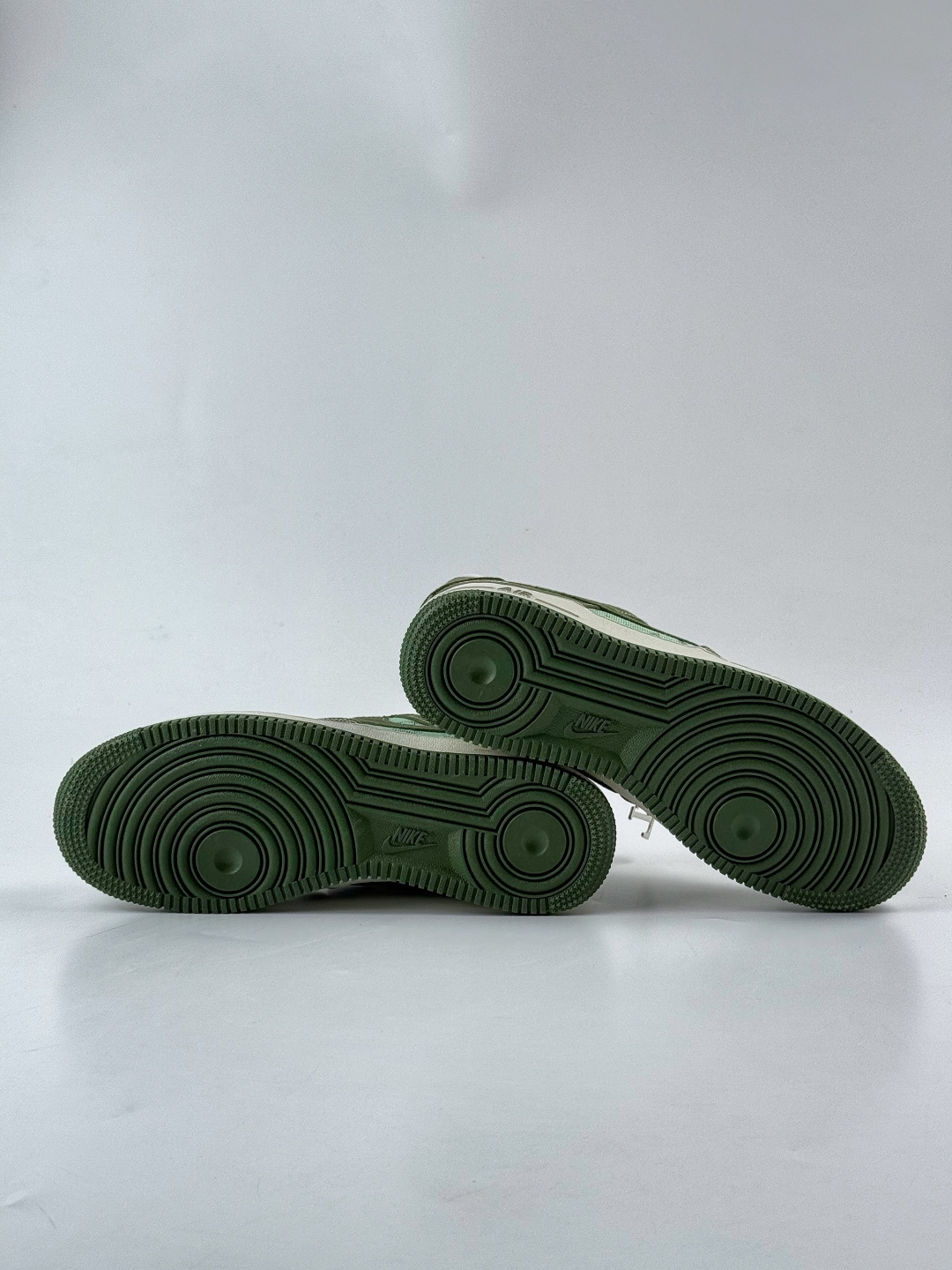 Nike Air Force 1 Low 07 x Louis Vuitton 绿白 YF9511-822