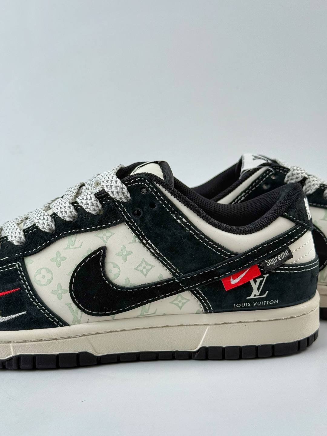 Nike SB Dunk Low x Louis Vuitton 黑白双小勾满天星 CX5050-Y12