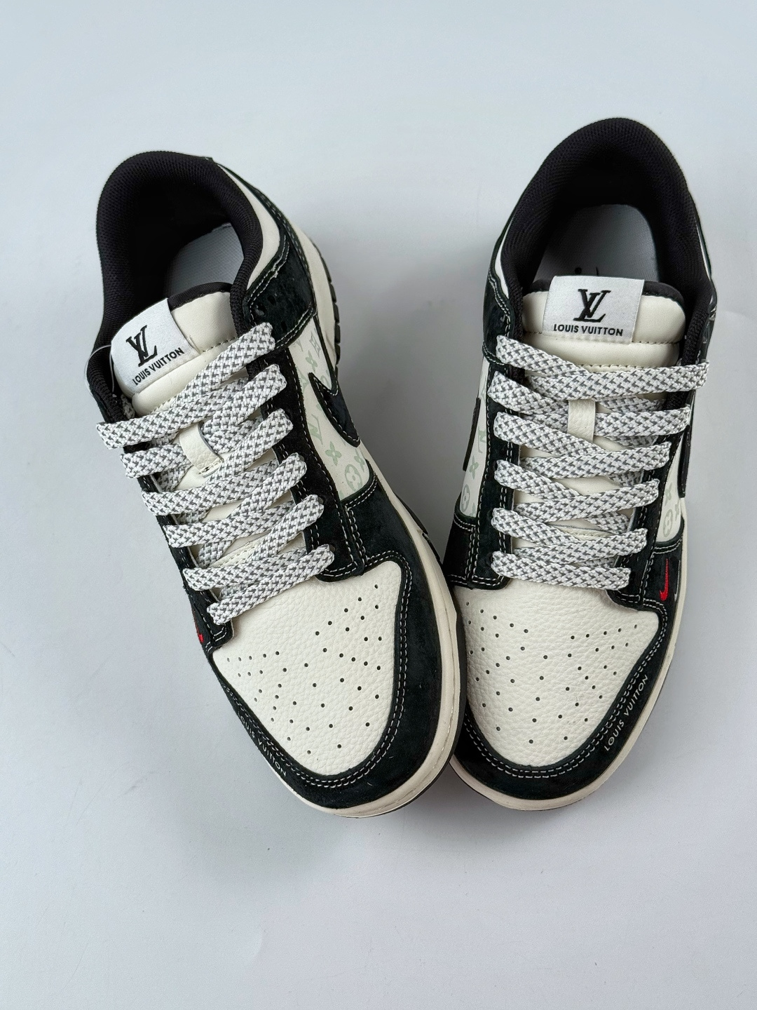 Nike SB Dunk Low x Louis Vuitton 黑白双小勾满天星 CX5050-Y12