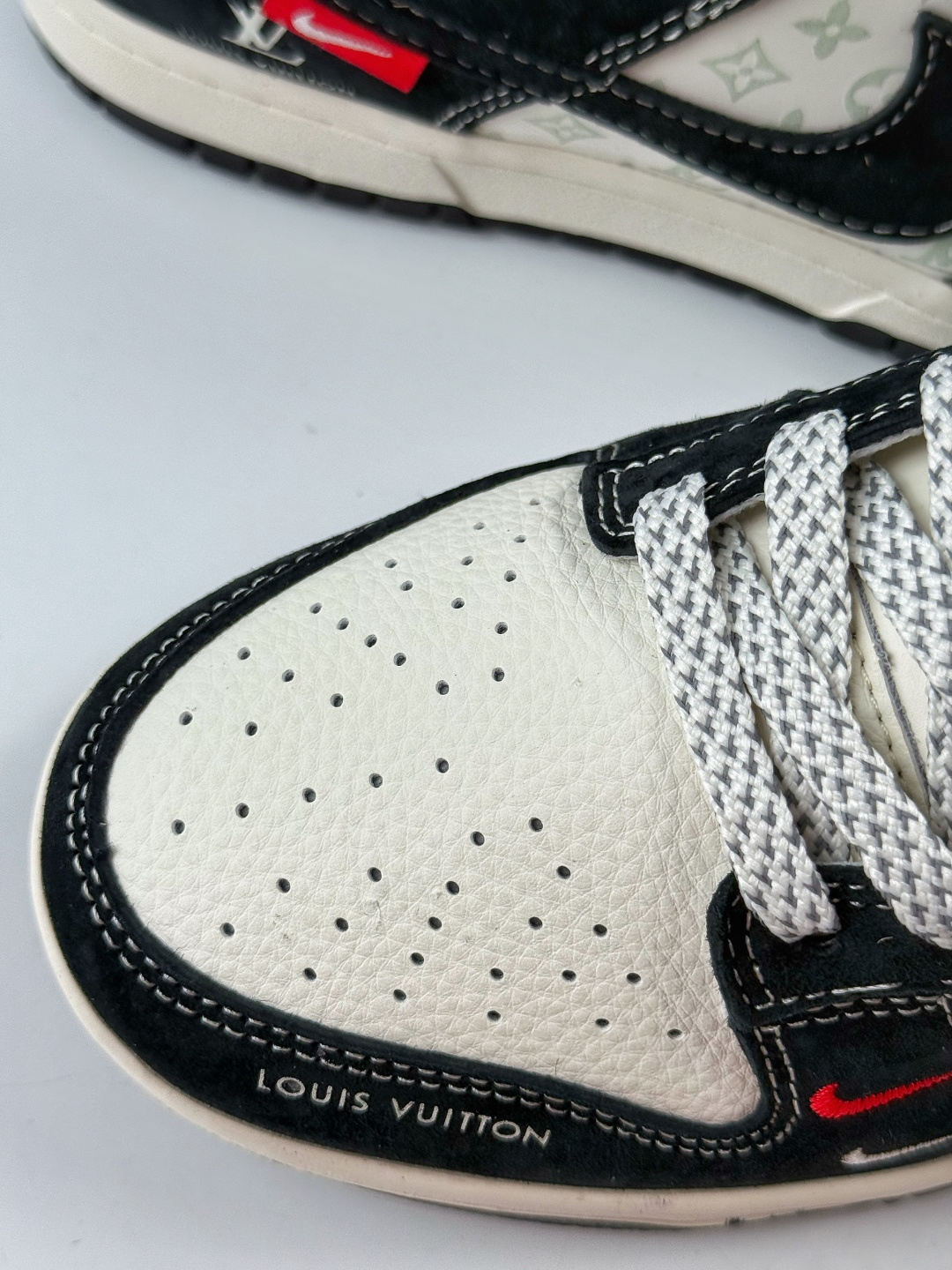 Nike SB Dunk Low x Louis Vuitton 黑白双小勾满天星 CX5050-Y12