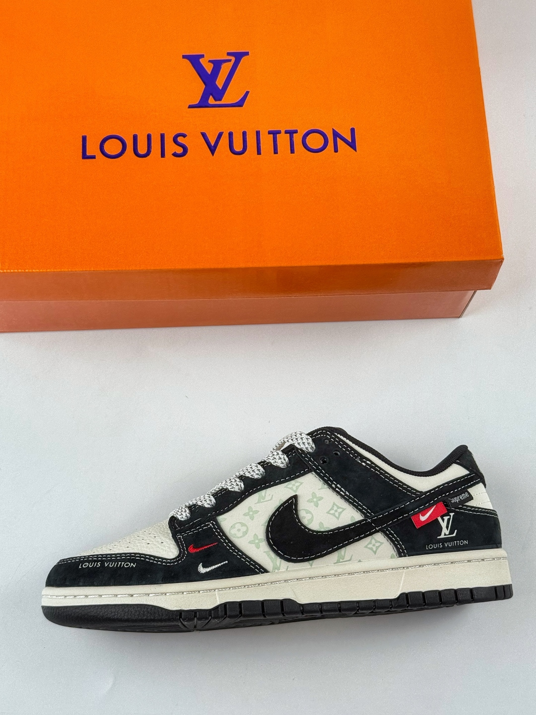 Nike SB Dunk Low x Louis Vuitton 黑白双小勾满天星 CX5050-Y12