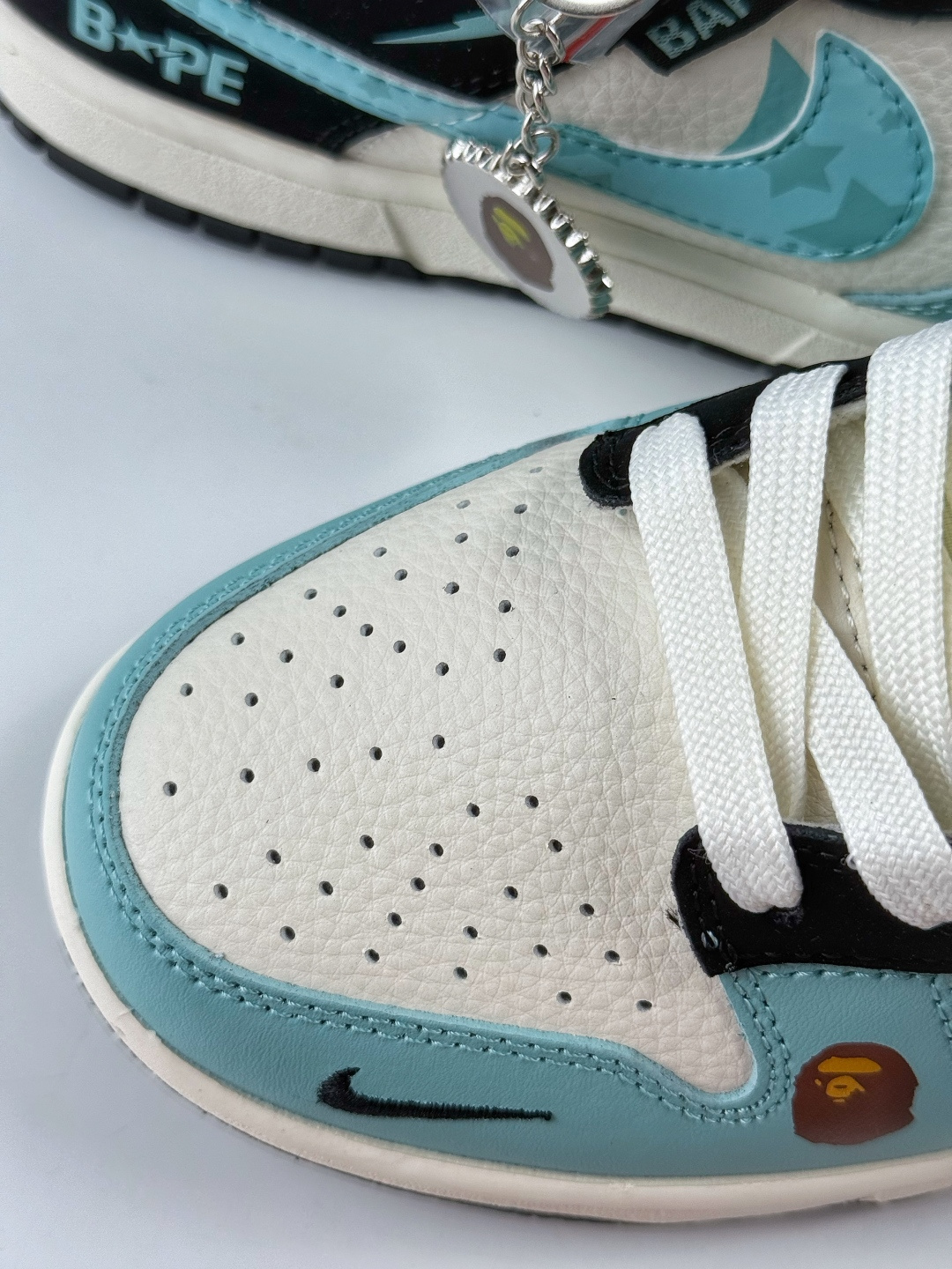 Nike SB Dunk Low x BAPE 蓝白小勾 SJ8888-002