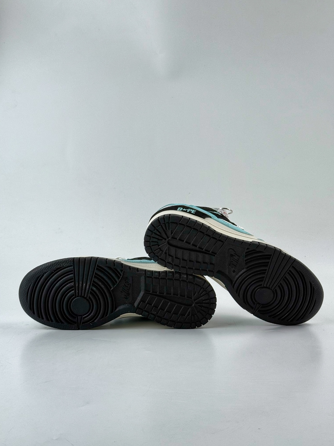 Nike SB Dunk Low x BAPE 蓝白小勾 SJ8888-002