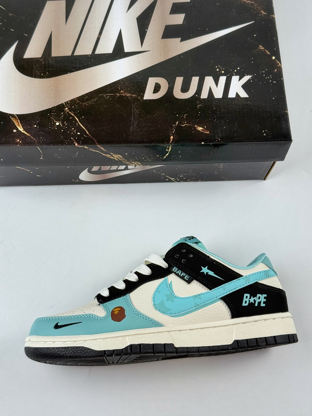 Nike SB Dunk Low x BAPE 蓝白小勾 SJ8888-002