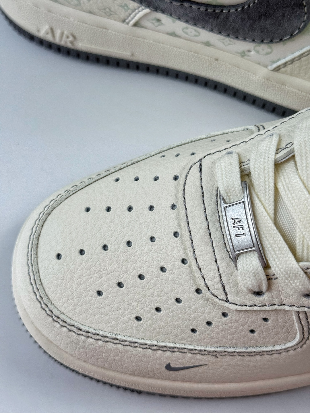 210 Nike Air Force 1 Low 07 x Louis Vuitton 白灰小勾 MZ9588-816