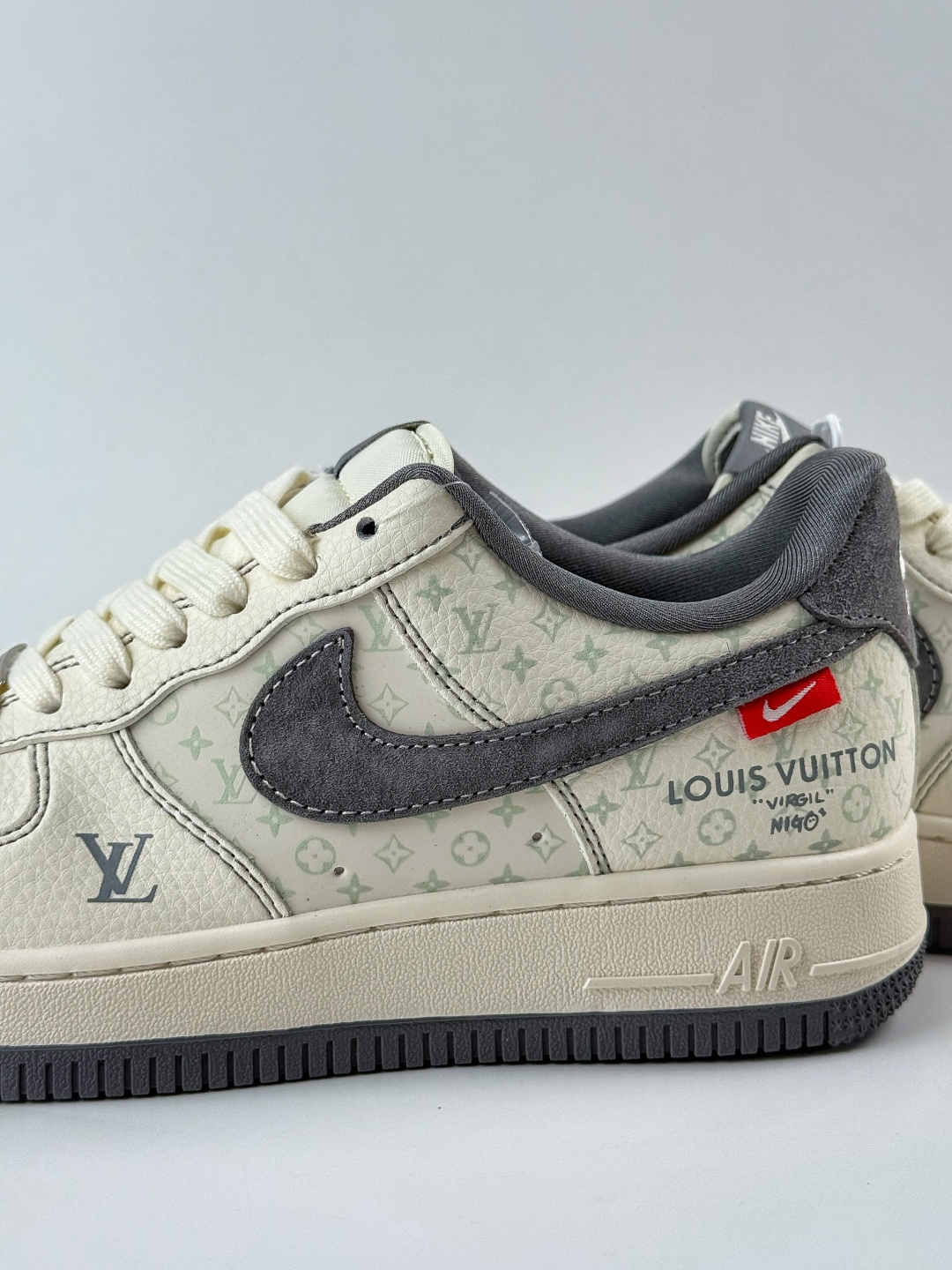210 Nike Air Force 1 Low 07 x Louis Vuitton 白灰小勾 MZ9588-816