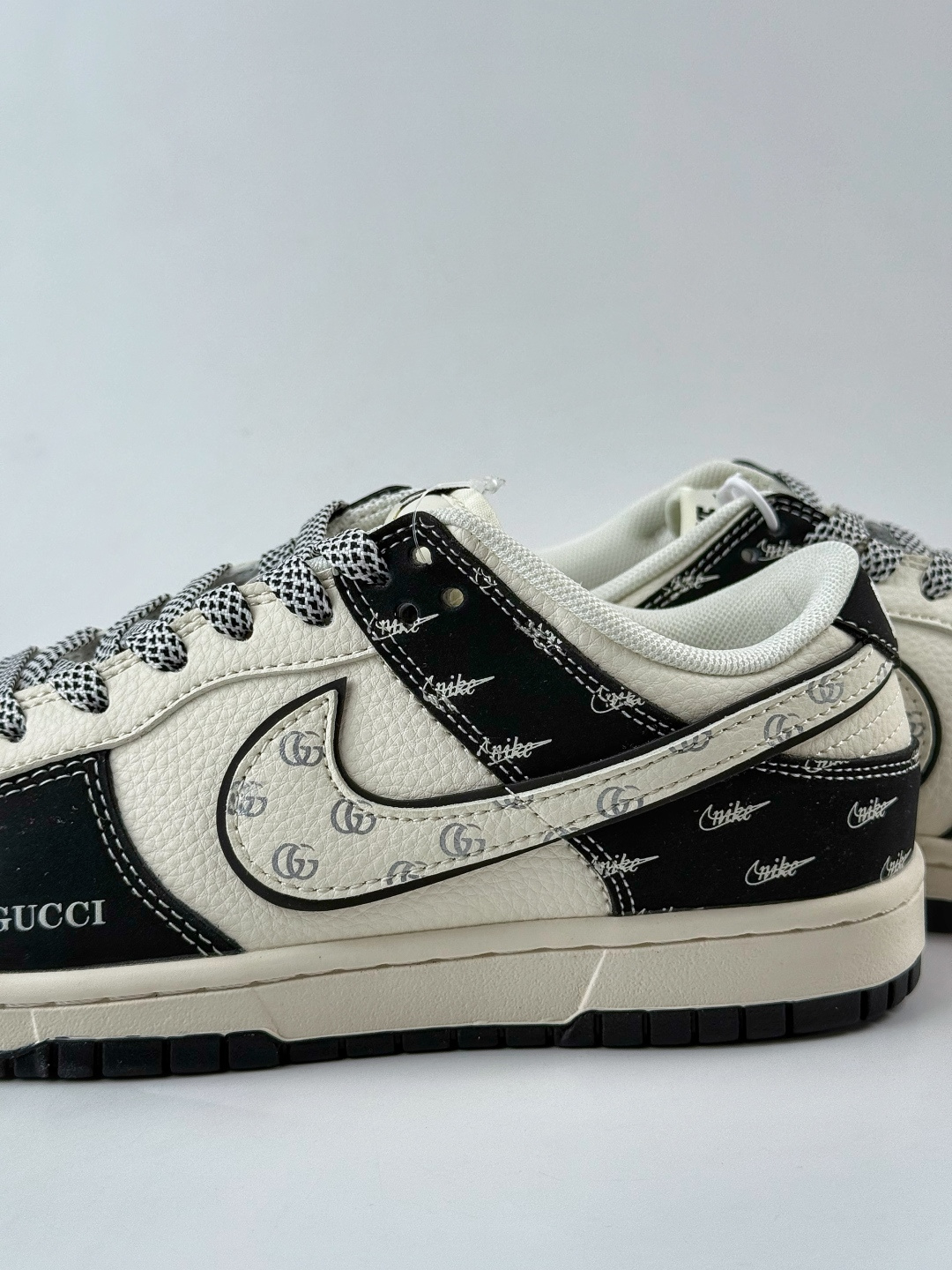 Nike SB Dunk Low x GUCCI 黑白满天星 JP1628-021-莆田鞋,莆田鞋货源,高仿鞋,高仿鞋货源,安福档口,莆田高仿鞋,莆田鞋批发,高仿鞋批发,莆田高仿运动鞋,高仿运动鞋,莆田运动鞋 Nike SB Dunk Low x GUCCI 黑白满天星 JP1628-021