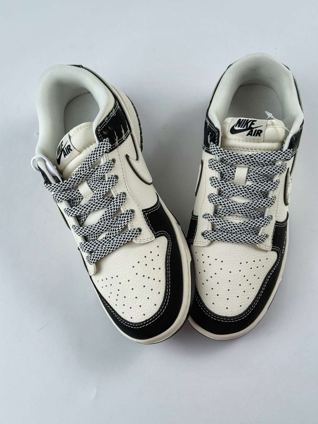 Nike SB Dunk Low x GUCCI 黑白满天星 JP1628-021-莆田鞋,莆田鞋货源,高仿鞋,高仿鞋货源,安福档口,莆田高仿鞋,莆田鞋批发,高仿鞋批发,莆田高仿运动鞋,高仿运动鞋,莆田运动鞋 Nike SB Dunk Low x GUCCI 黑白满天星 JP1628-021