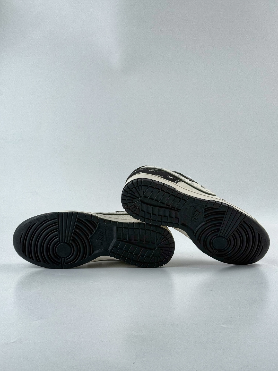 Nike SB Dunk Low x GUCCI 黑白满天星 JP1628-021-莆田鞋,莆田鞋货源,高仿鞋,高仿鞋货源,安福档口,莆田高仿鞋,莆田鞋批发,高仿鞋批发,莆田高仿运动鞋,高仿运动鞋,莆田运动鞋 Nike SB Dunk Low x GUCCI 黑白满天星 JP1628-021