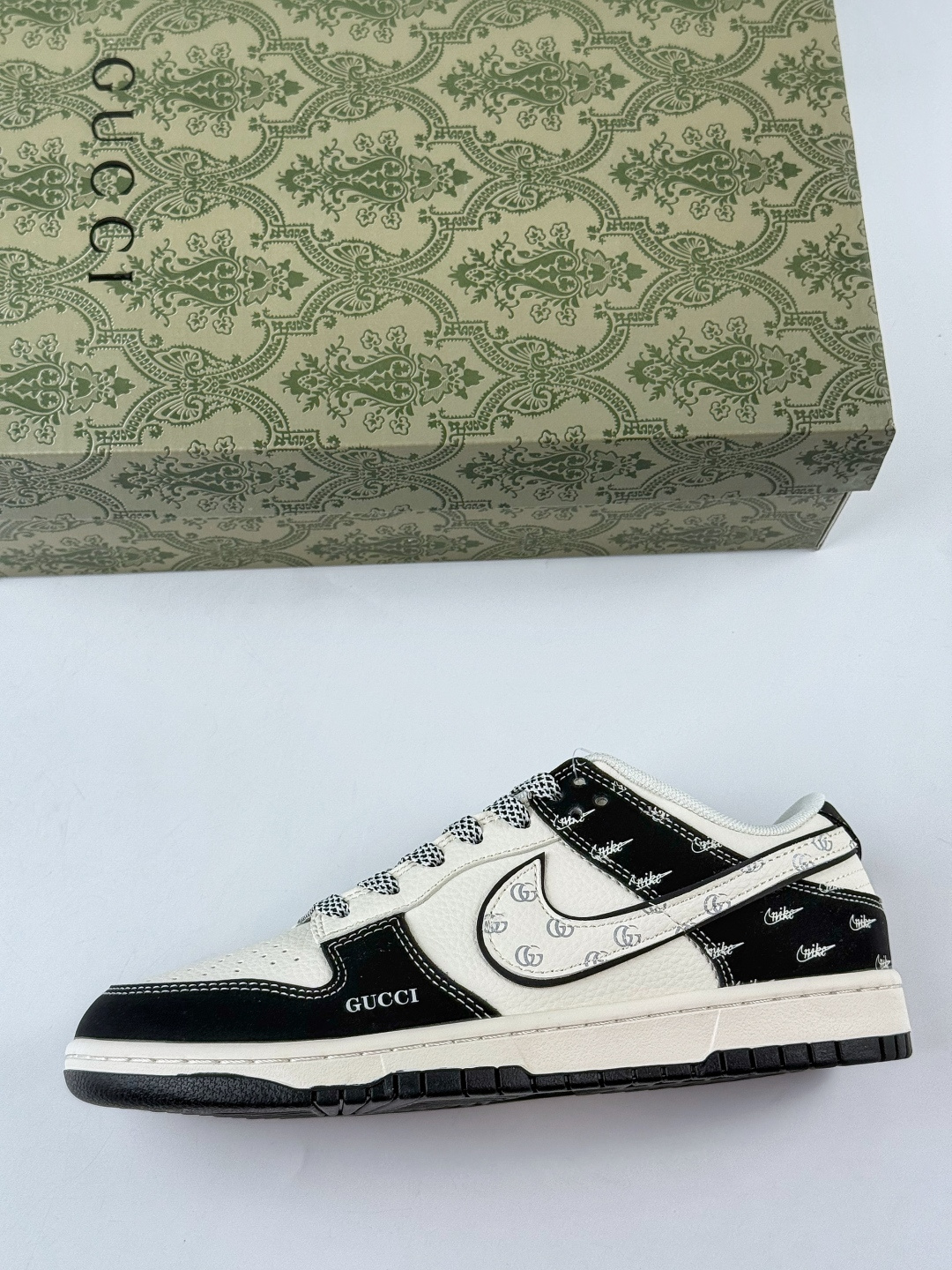 Nike SB Dunk Low x GUCCI 黑白满天星 JP1628-021-莆田鞋,莆田鞋货源,高仿鞋,高仿鞋货源,安福档口,莆田高仿鞋,莆田鞋批发,高仿鞋批发,莆田高仿运动鞋,高仿运动鞋,莆田运动鞋 Nike SB Dunk Low x GUCCI 黑白满天星 JP1628-021