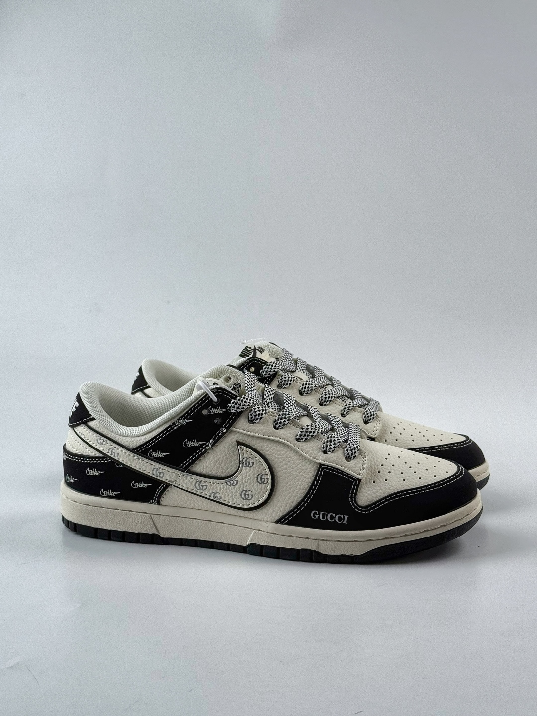 Nike SB Dunk Low x GUCCI 黑白满天星 JP1628-021-莆田鞋,莆田鞋货源,高仿鞋,高仿鞋货源,安福档口,莆田高仿鞋,莆田鞋批发,高仿鞋批发,莆田高仿运动鞋,高仿运动鞋,莆田运动鞋 Nike SB Dunk Low x GUCCI 黑白满天星 JP1628-021