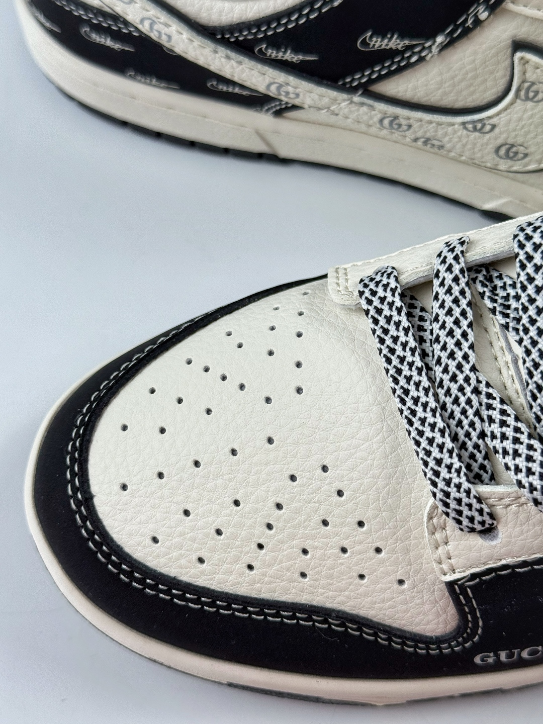 Nike SB Dunk Low x GUCCI 黑白满天星 JP1628-021-莆田鞋,莆田鞋货源,高仿鞋,高仿鞋货源,安福档口,莆田高仿鞋,莆田鞋批发,高仿鞋批发,莆田高仿运动鞋,高仿运动鞋,莆田运动鞋 Nike SB Dunk Low x GUCCI 黑白满天星 JP1628-021
