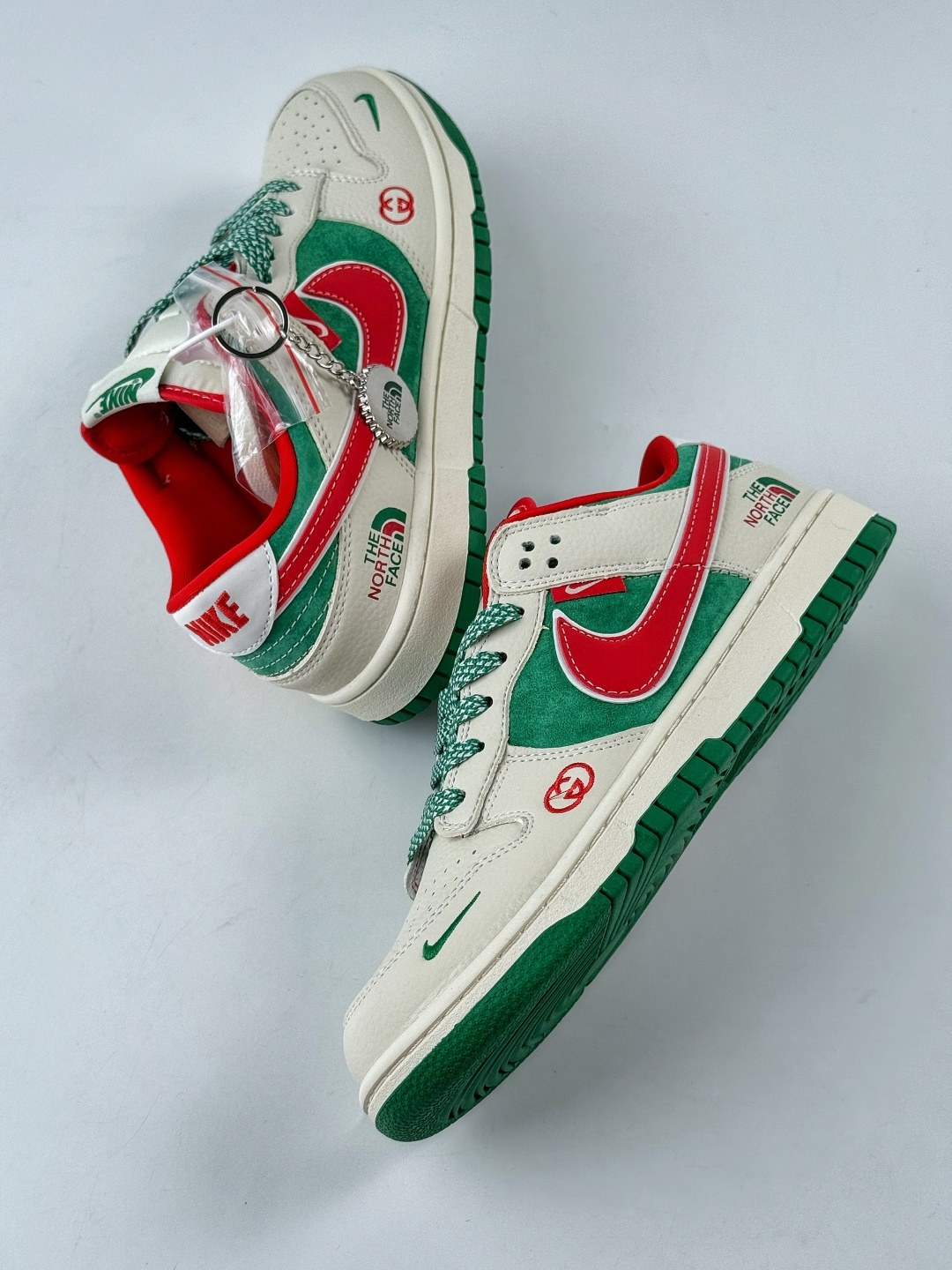 Nike SB Dunk Low x GUCCI x The North Face 白绿红小勾满天星 DG1988-011-莆田鞋,莆田鞋货源,高仿鞋,高仿鞋货源,安福档口,莆田高仿鞋,莆田鞋批发,高仿鞋批发,莆田高仿运动鞋,高仿运动鞋,莆田运动鞋 Nike SB Dunk Low x GUCCI x The North Face 白绿红小勾满天星 DG1988-011