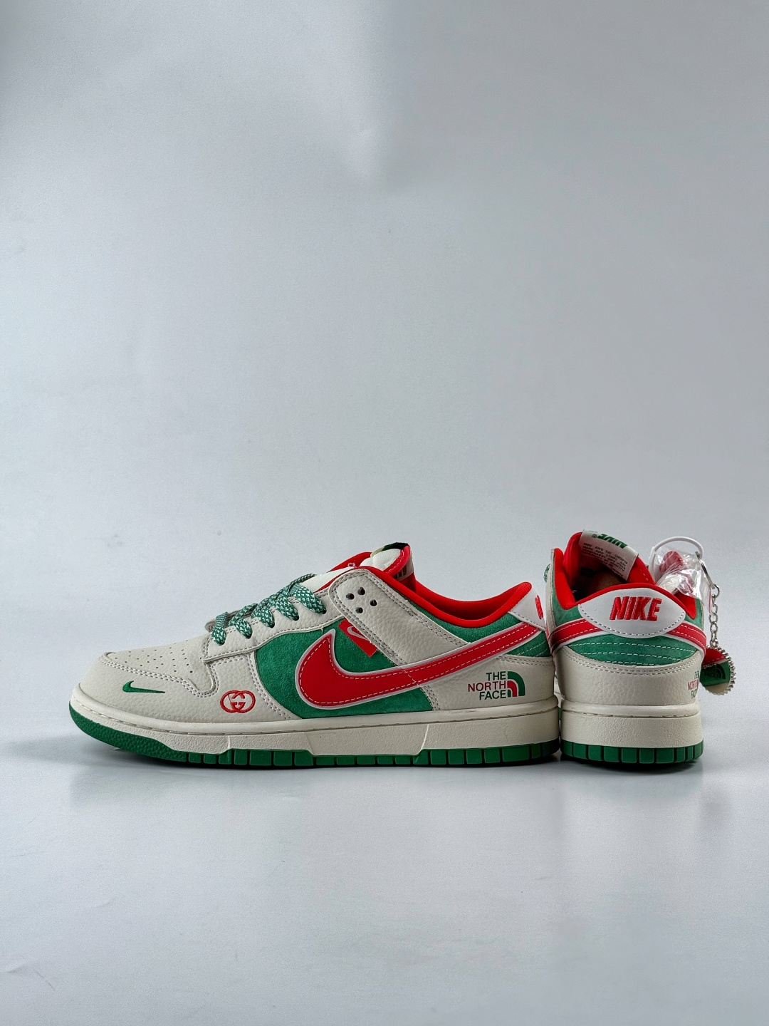 Nike SB Dunk Low x GUCCI x The North Face 白绿红小勾满天星 DG1988-011-莆田鞋,莆田鞋货源,高仿鞋,高仿鞋货源,安福档口,莆田高仿鞋,莆田鞋批发,高仿鞋批发,莆田高仿运动鞋,高仿运动鞋,莆田运动鞋 Nike SB Dunk Low x GUCCI x The North Face 白绿红小勾满天星 DG1988-011