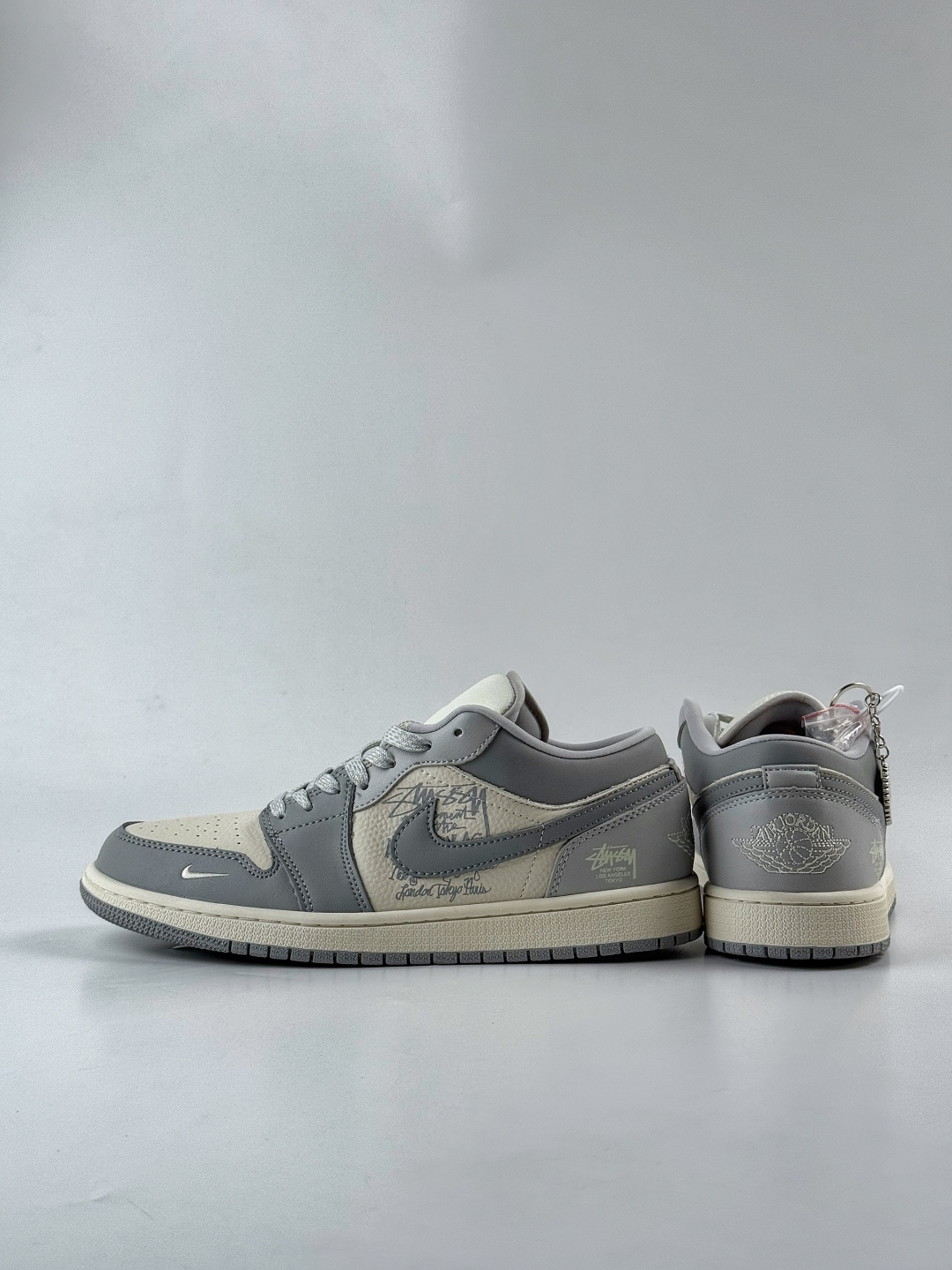 230 Nike Jordan Air Jordan 1 x Stussy 灰白小勾 QD1988-006