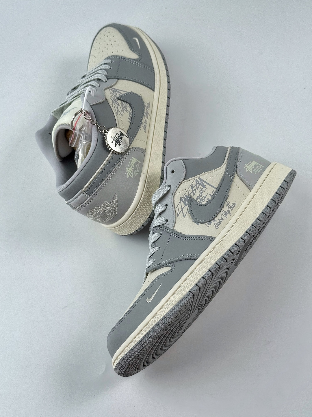 230 Nike Jordan Air Jordan 1 x Stussy 灰白小勾 QD1988-006