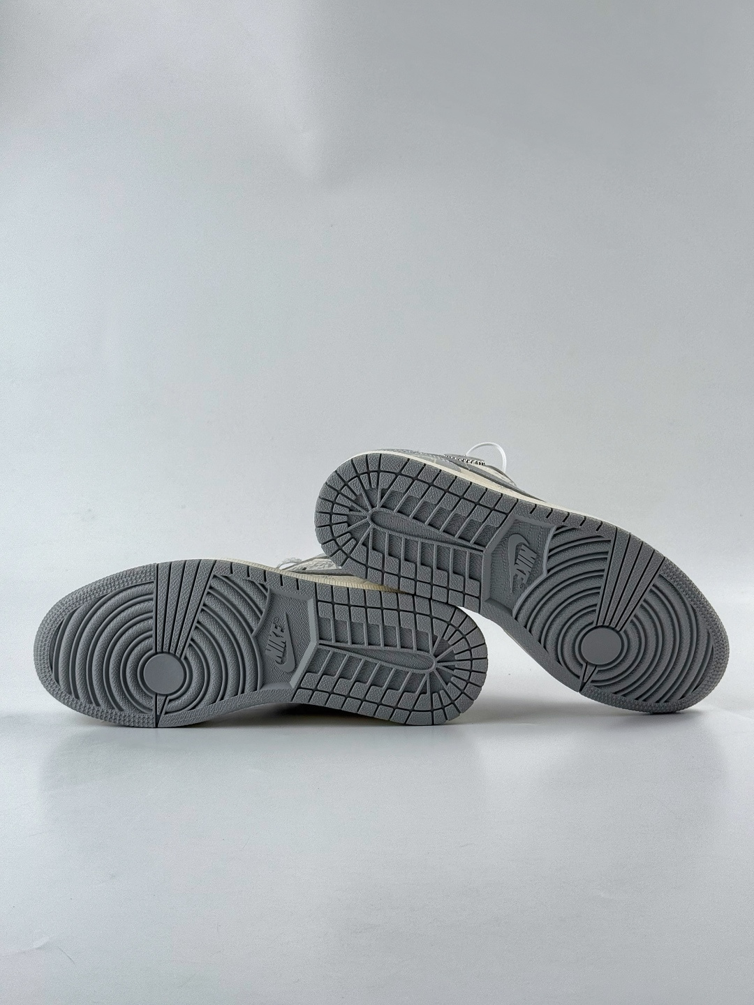 230 Nike Jordan Air Jordan 1 x Stussy 灰白小勾 QD1988-006