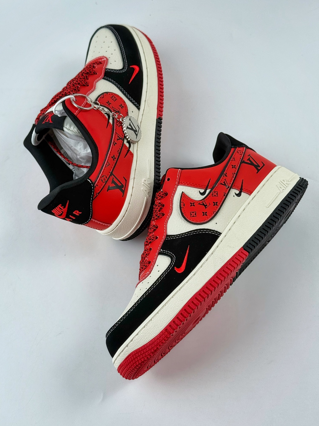 210 Nike Air Force 1 Low 07 x Louis Vuitton 黑白红三小勾满天星 KJ1688-016