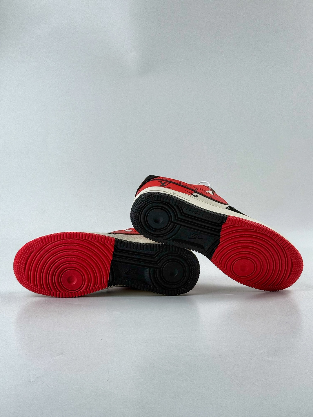 210 Nike Air Force 1 Low 07 x Louis Vuitton 黑白红三小勾满天星 KJ1688-016