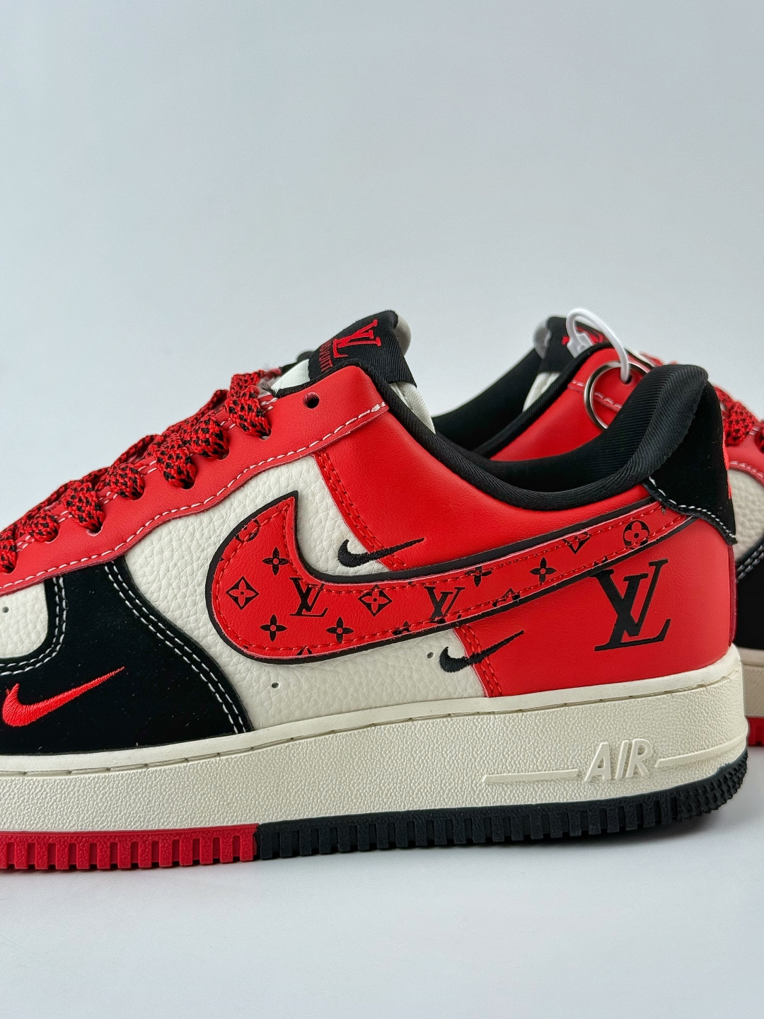 210 Nike Air Force 1 Low 07 x Louis Vuitton 黑白红三小勾满天星 KJ1688-016