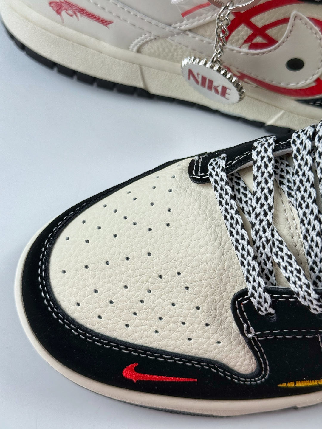 230 Nike SB Dunk Low 左轮图案 黑白红小勾满天星 SR8888-010