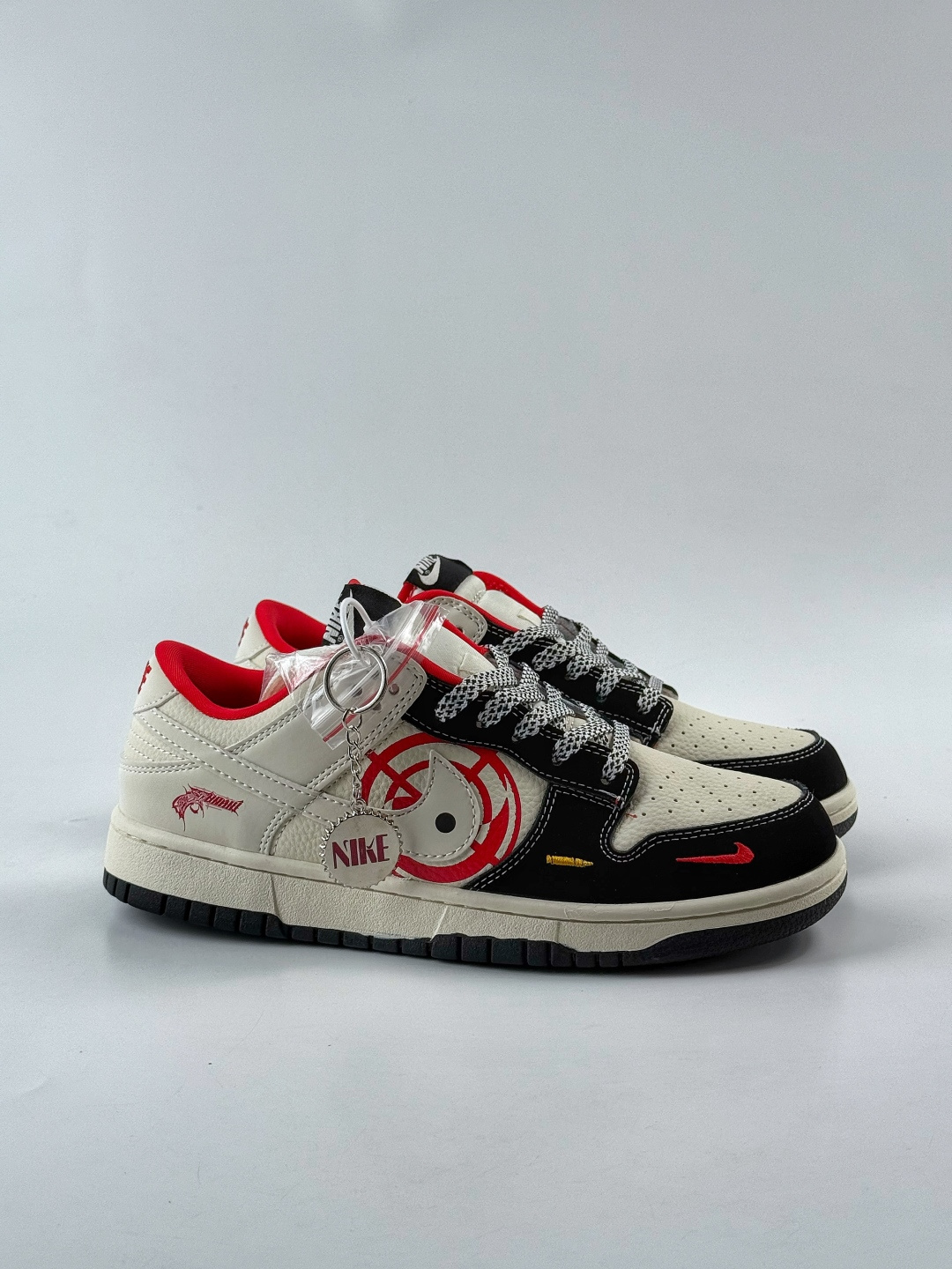 230 Nike SB Dunk Low 左轮图案 黑白红小勾满天星 SR8888-010