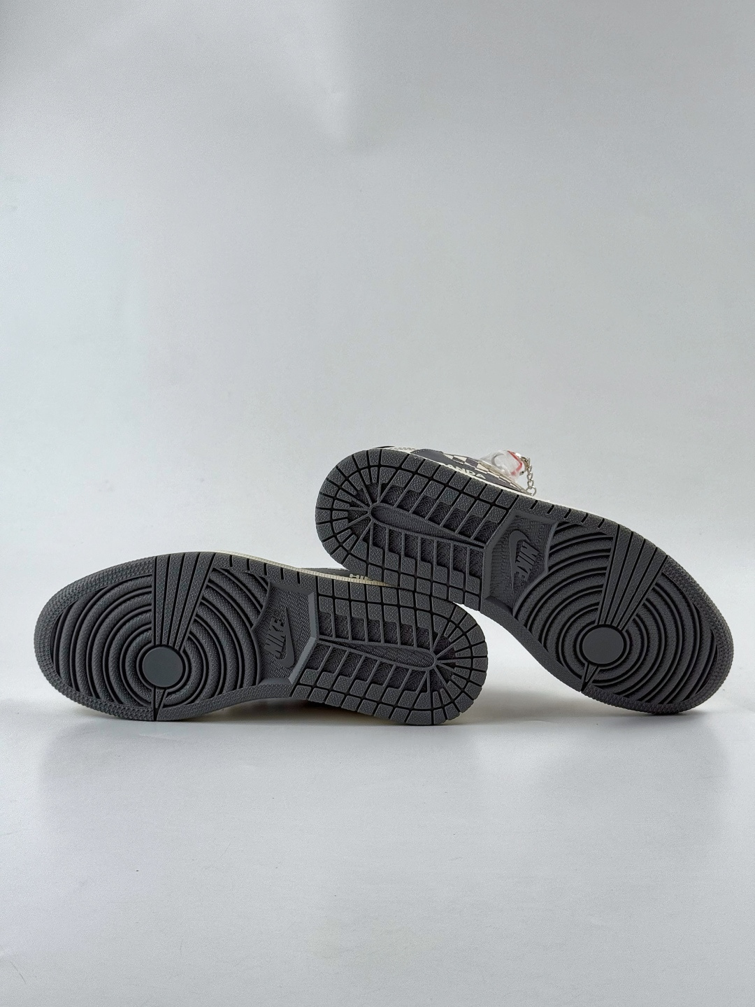 230 Travis Scott x Nike Air Jordan 1 Low x HIPANDA Air Jordan 1 Low 反转白黑方格小勾满天星倒钩 XD1979-001