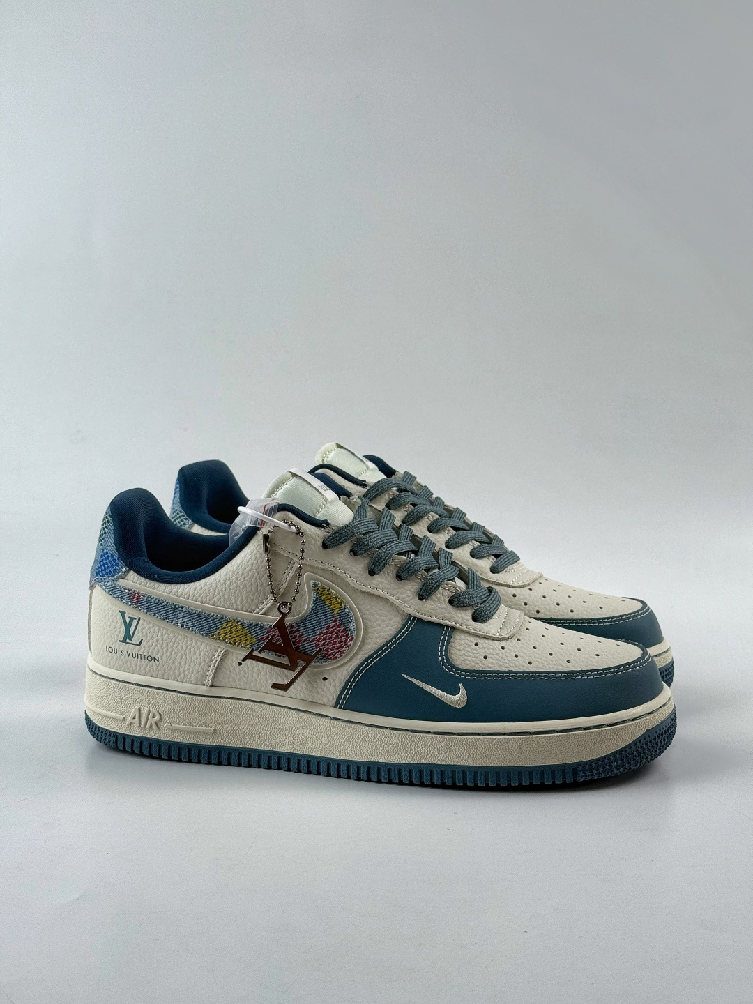 220 Nike Air Force 1 Low 07 x Louis Vuitton 蓝白小勾 DD1982-301