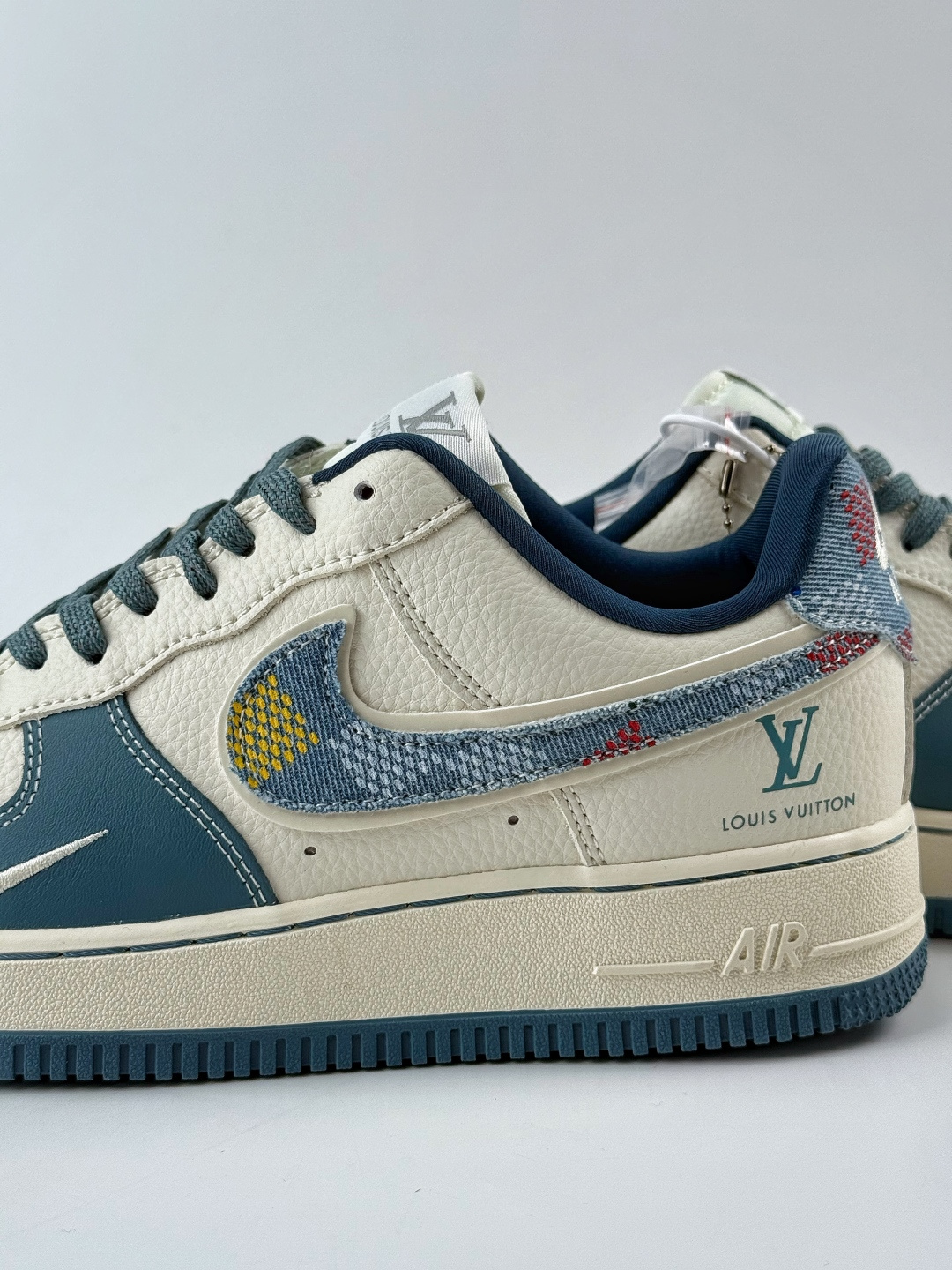 220 Nike Air Force 1 Low 07 x Louis Vuitton 蓝白小勾 DD1982-301
