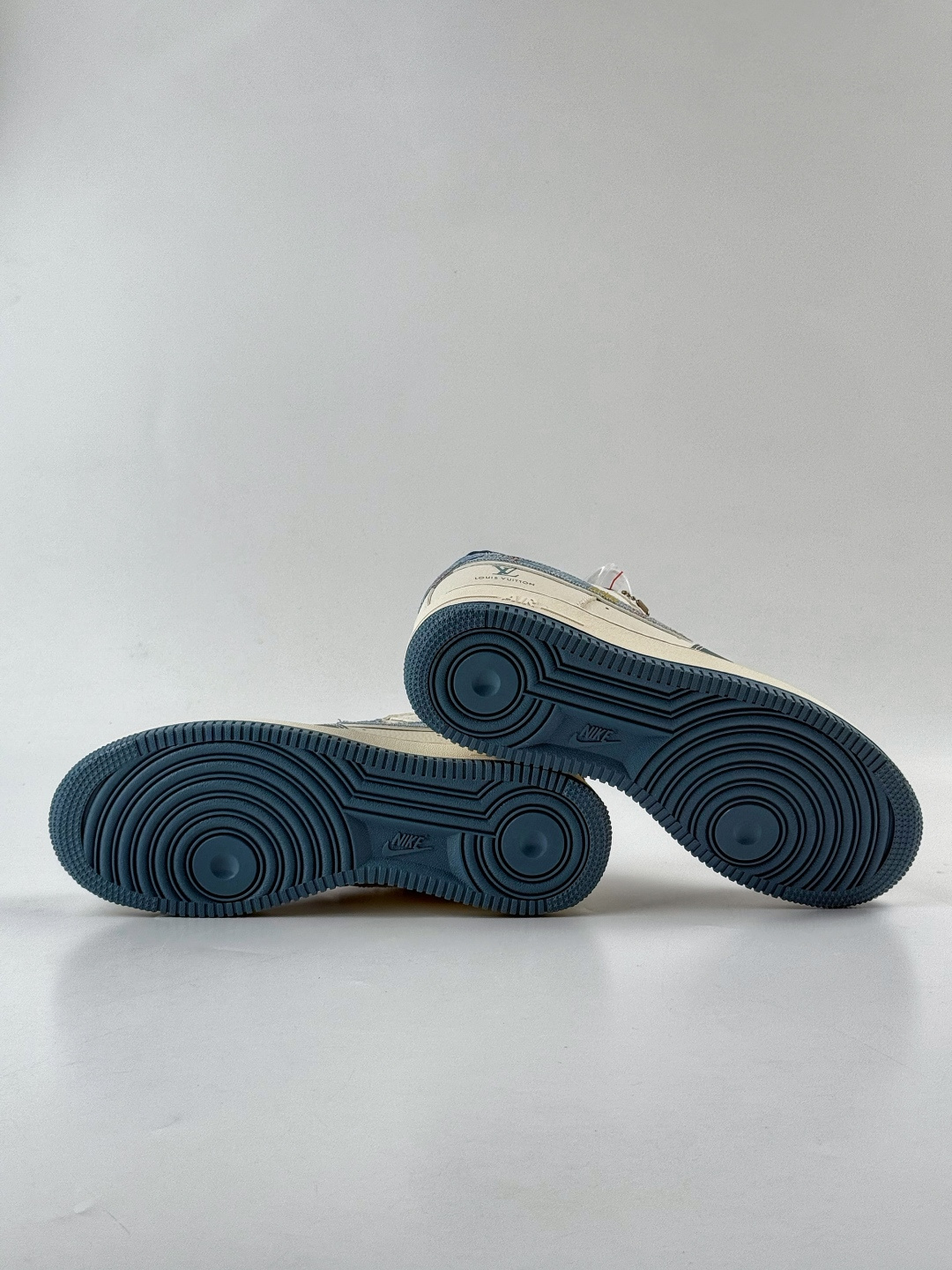 220 Nike Air Force 1 Low 07 x Louis Vuitton 蓝白小勾 DD1982-301