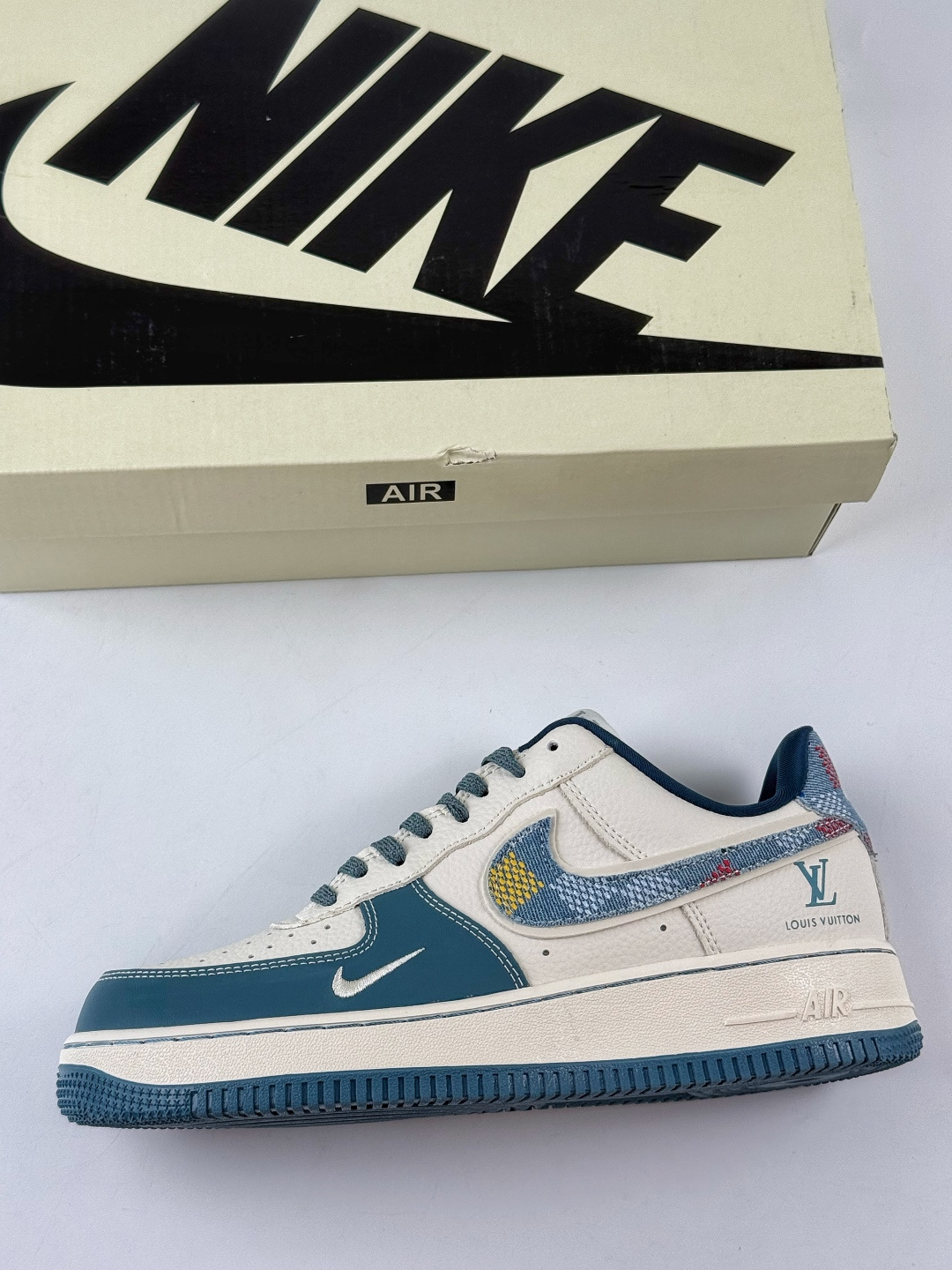 220 Nike Air Force 1 Low 07 x Louis Vuitton 蓝白小勾 DD1982-301