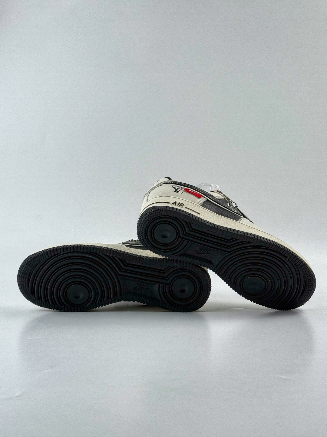 210 Nike Air Force 1 Low 07 x Louis Vuitton 白黑满天星 DD1982-321