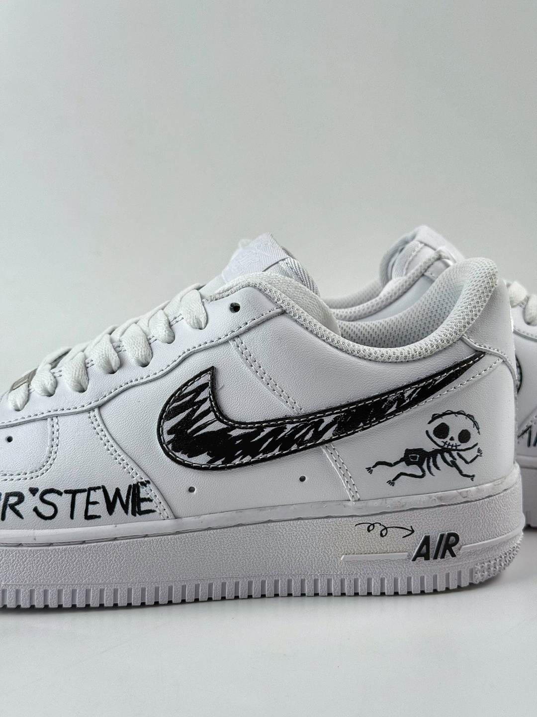 180 Nike Air Force 1 Low 07 白黑涂鸦 FV5159-111