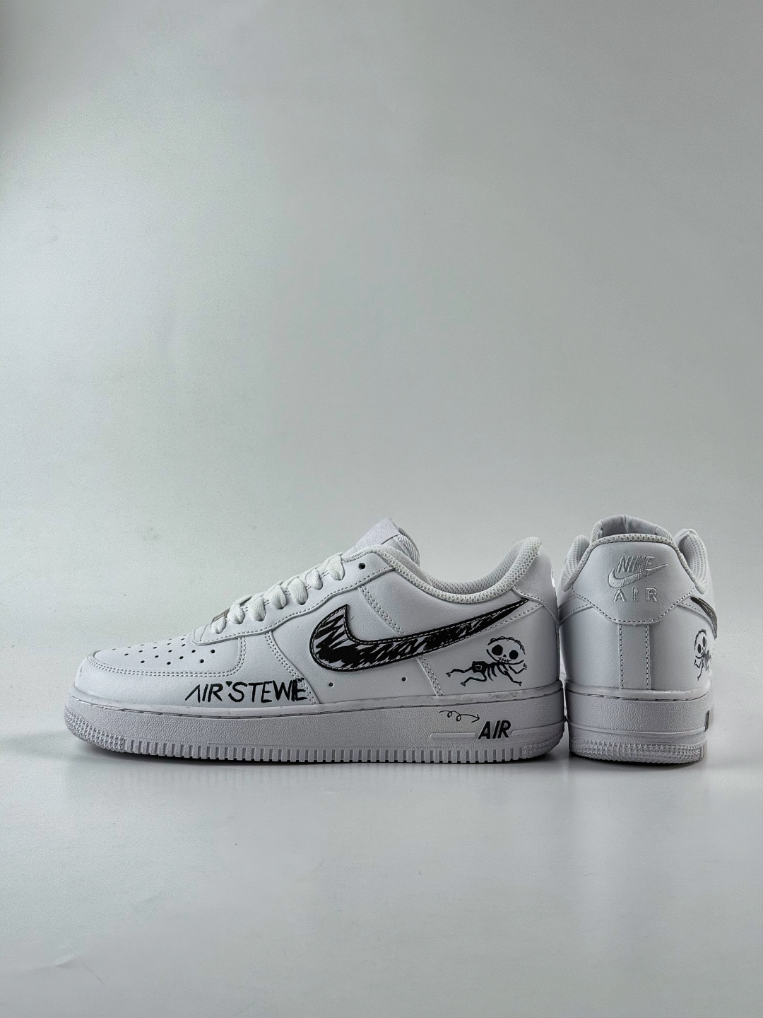 180 Nike Air Force 1 Low 07 白黑涂鸦 FV5159-111