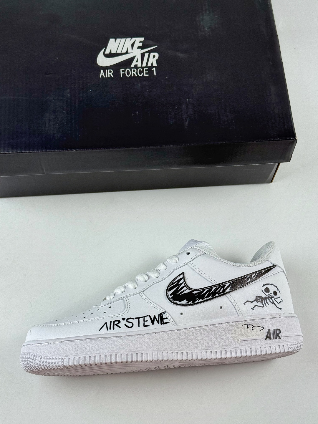 180 Nike Air Force 1 Low 07 白黑涂鸦 FV5159-111