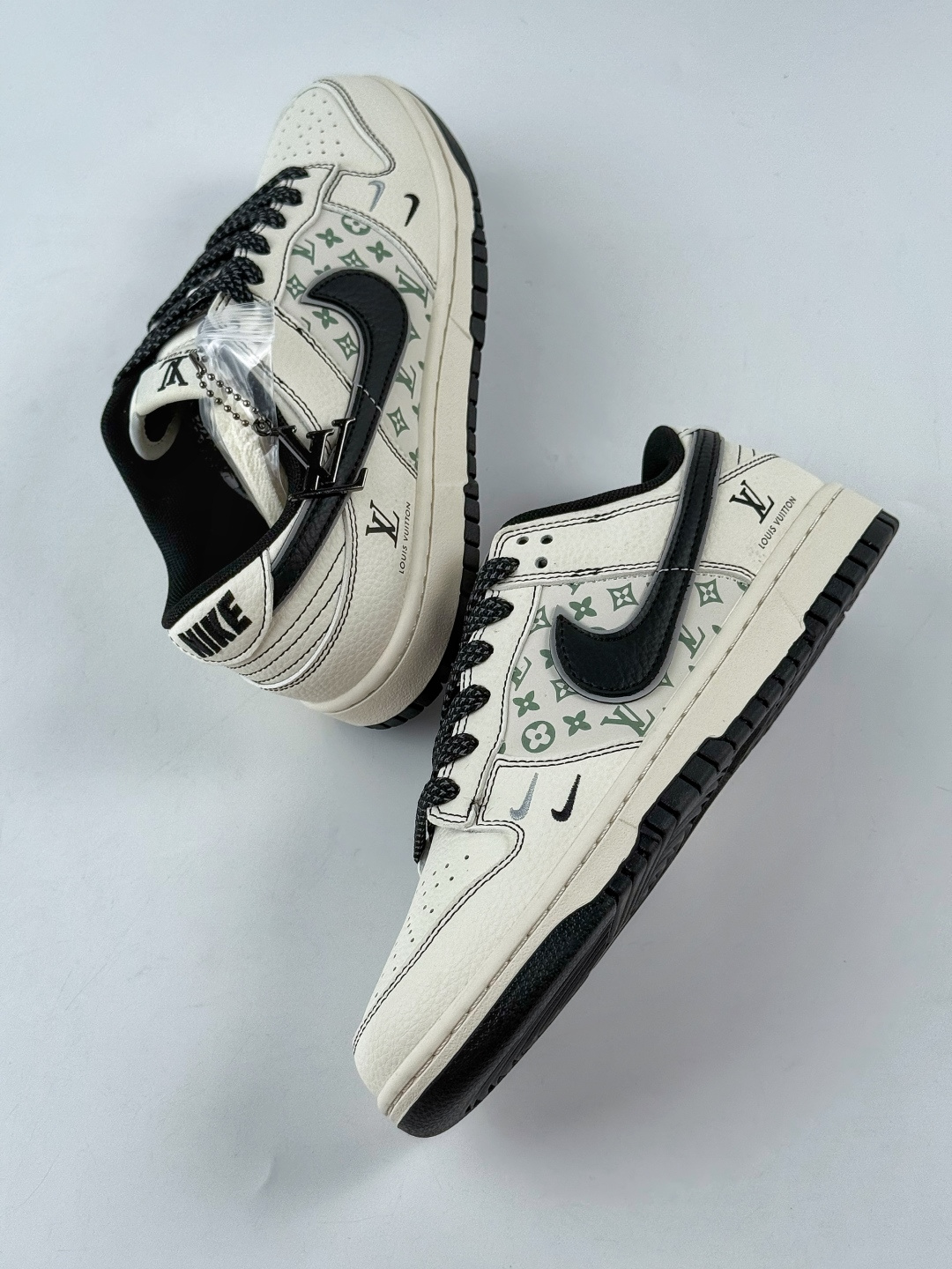 230 Nike SB Dunk Low x Louis Vuitton 白黑双小勾满天星 HH7518-095