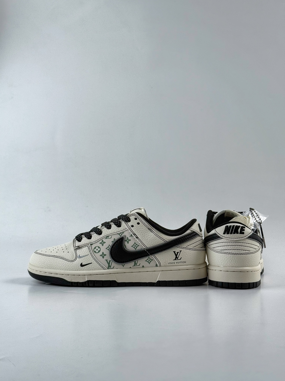 230 Nike SB Dunk Low x Louis Vuitton 白黑双小勾满天星 HH7518-095