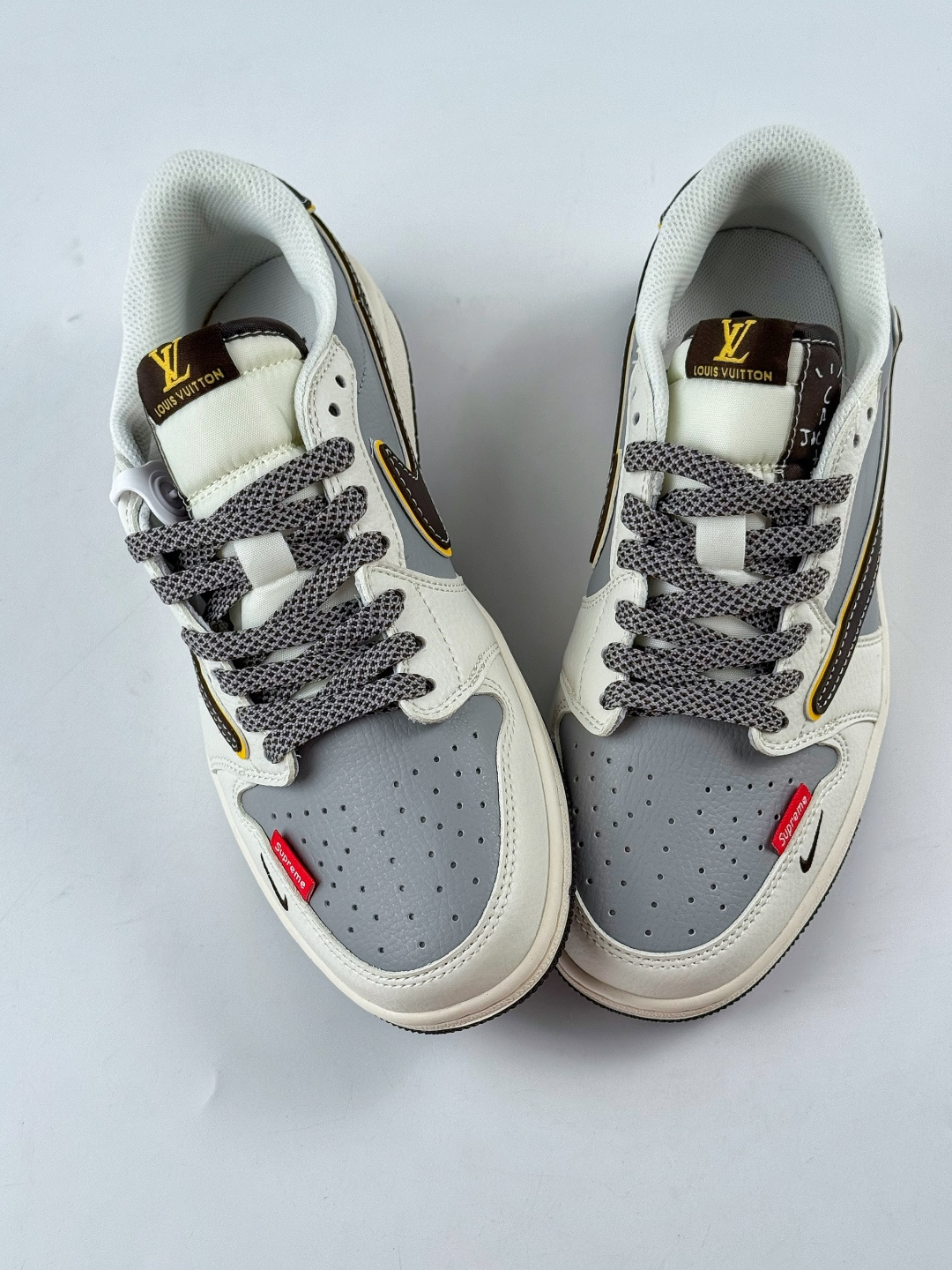 210 Travis Scott x Nike Air Jordan 1 Low x Louis Vuitton Air Jordan 1 Low 反转白灰黑小勾满天星倒钩 ZY1618-011