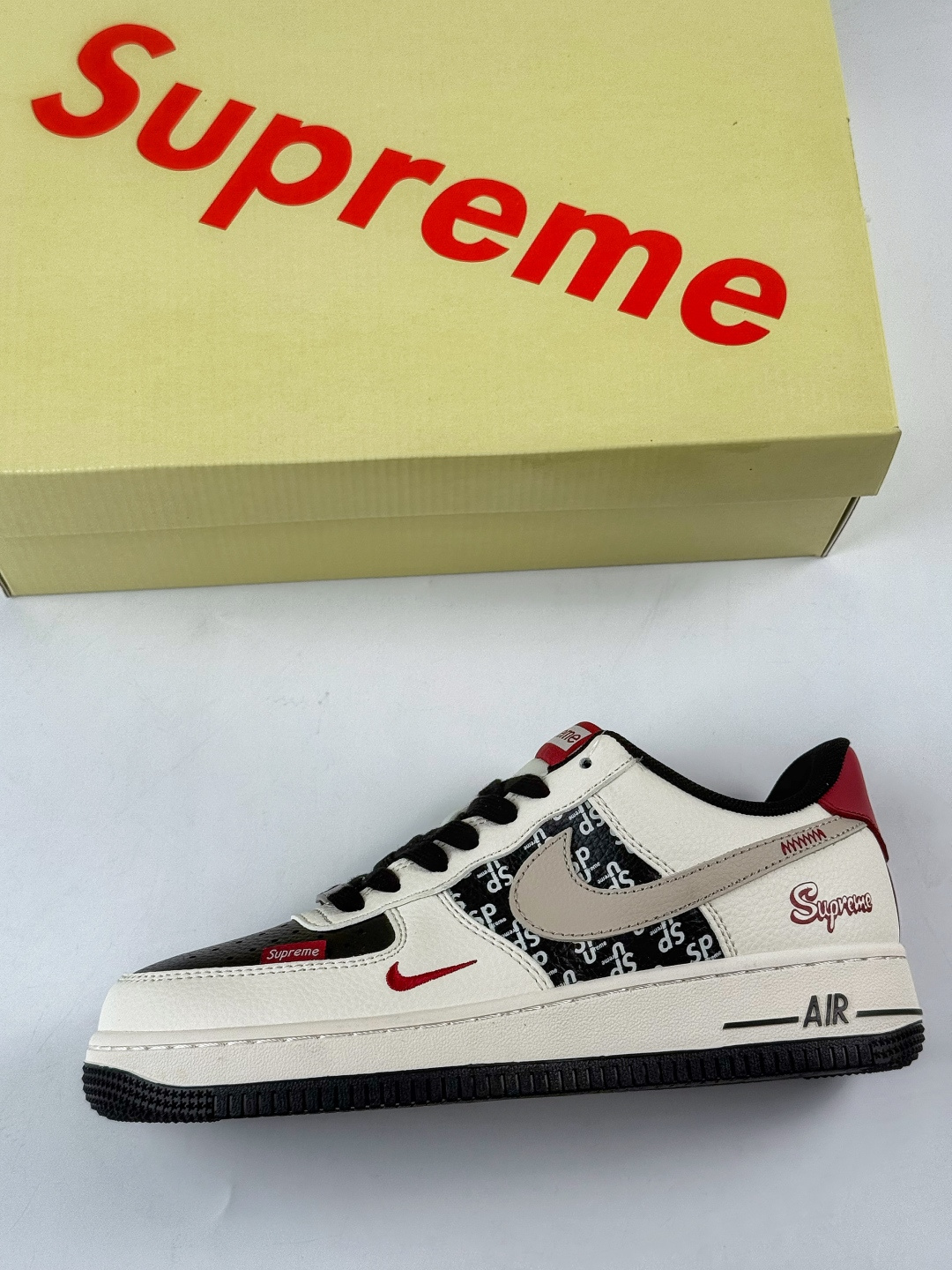 220 Nike Air Force 1 Low 07 x Superme 白黑小勾 XD2588-610