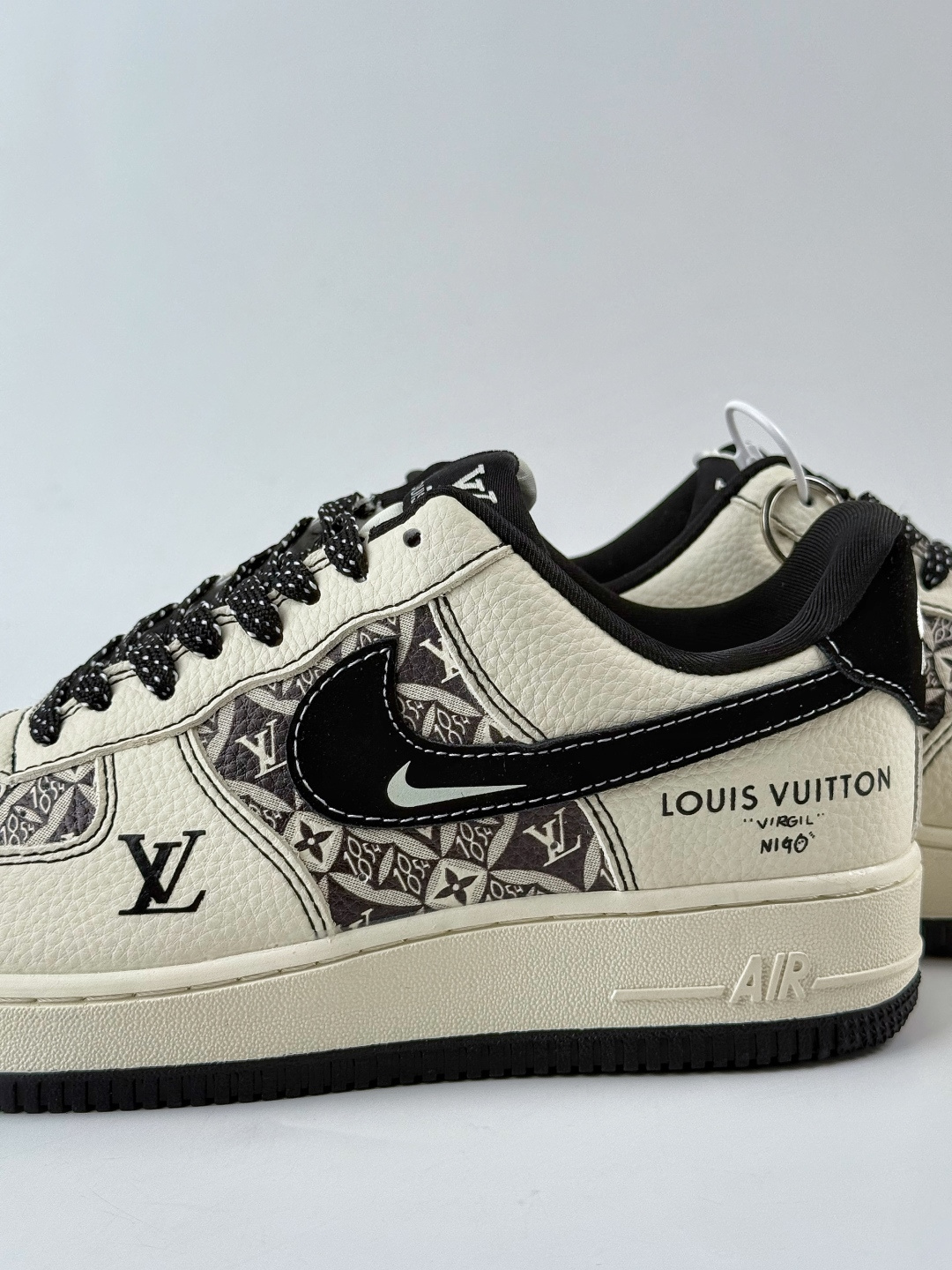 210 Nike Air Force 1 Low 07 x Louis Vuitton 白黑满天星 KJ1688-023