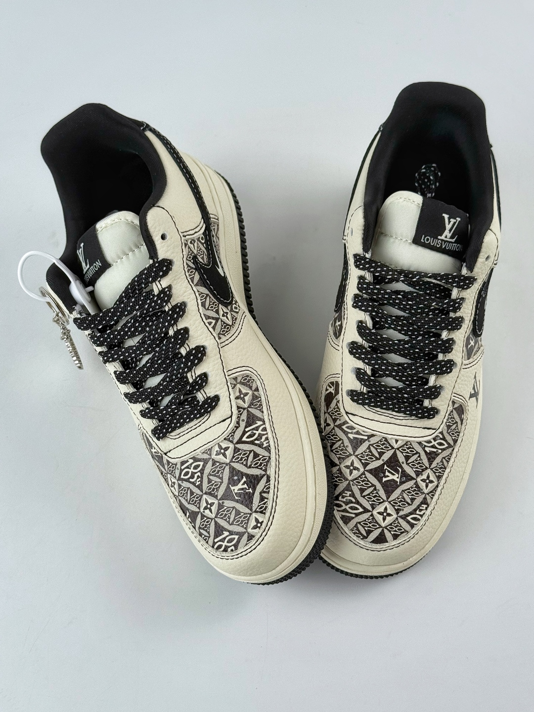 210 Nike Air Force 1 Low 07 x Louis Vuitton 白黑满天星 KJ1688-023