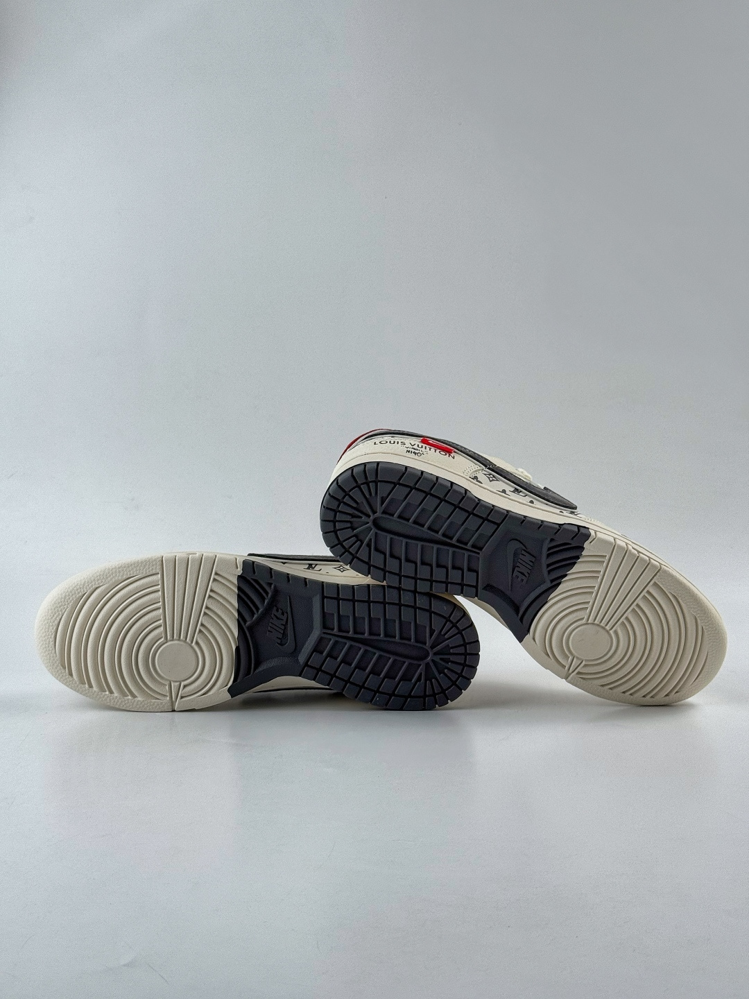 230 Nike SB Dunk Low x Louis Vuitton 白灰 HT5088-609