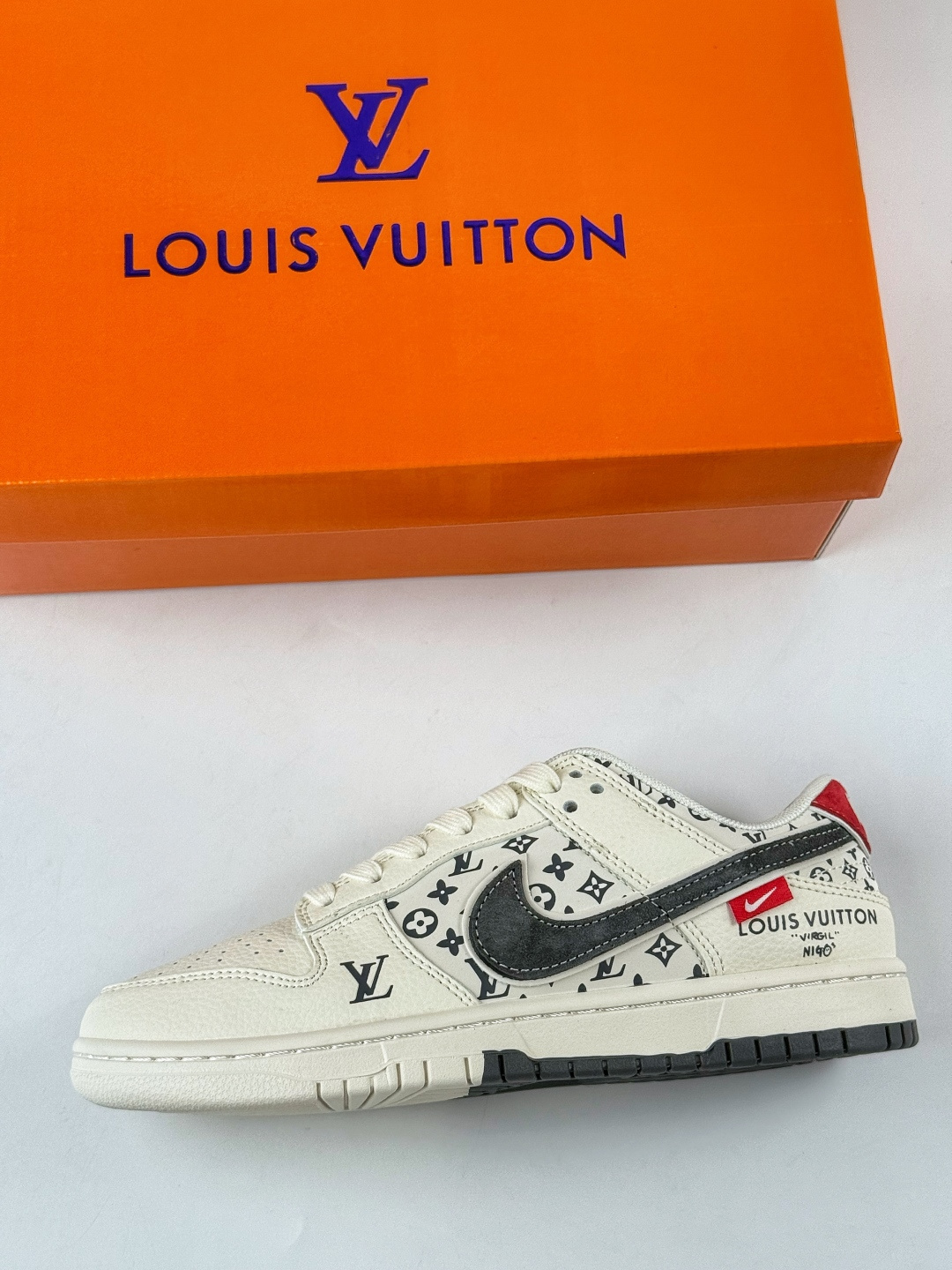 230 Nike SB Dunk Low x Louis Vuitton 白灰 HT5088-609