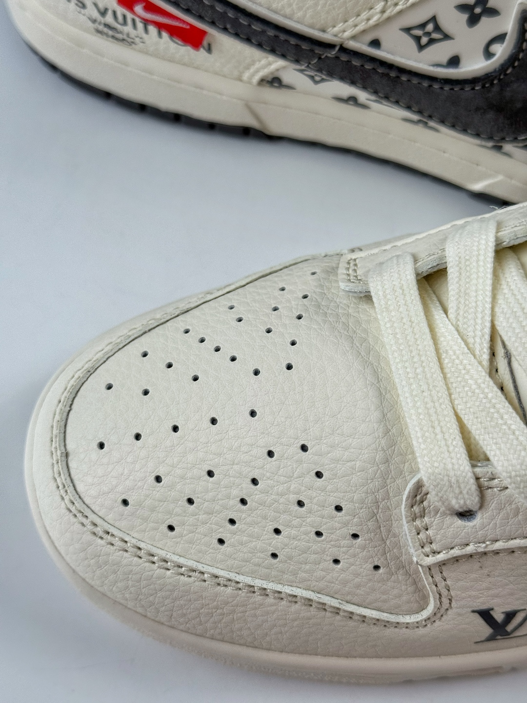 230 Nike SB Dunk Low x Louis Vuitton 白灰 HT5088-609